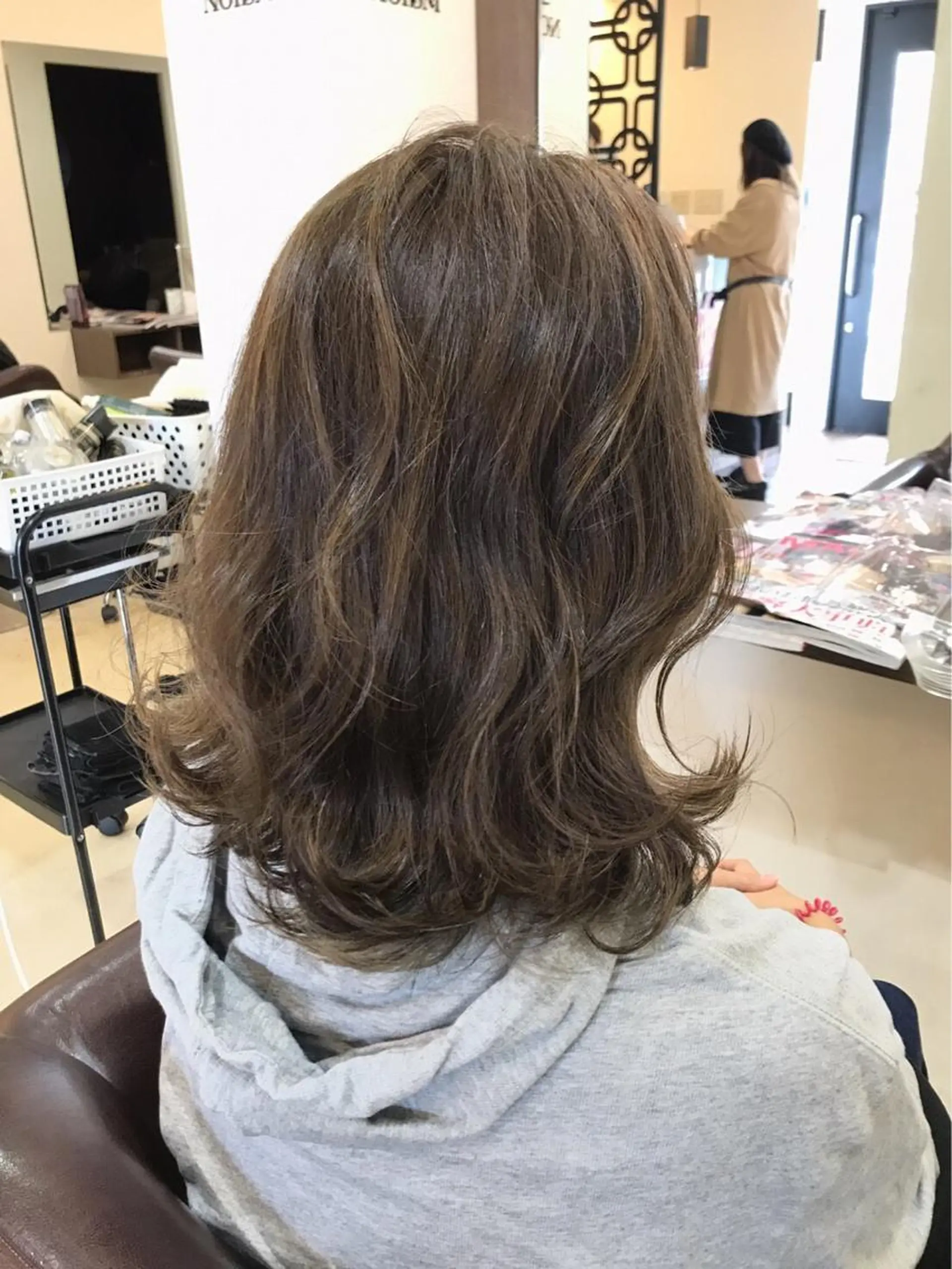 ミディアム ハイライト 磧本 祐里恵のヘアスタイル