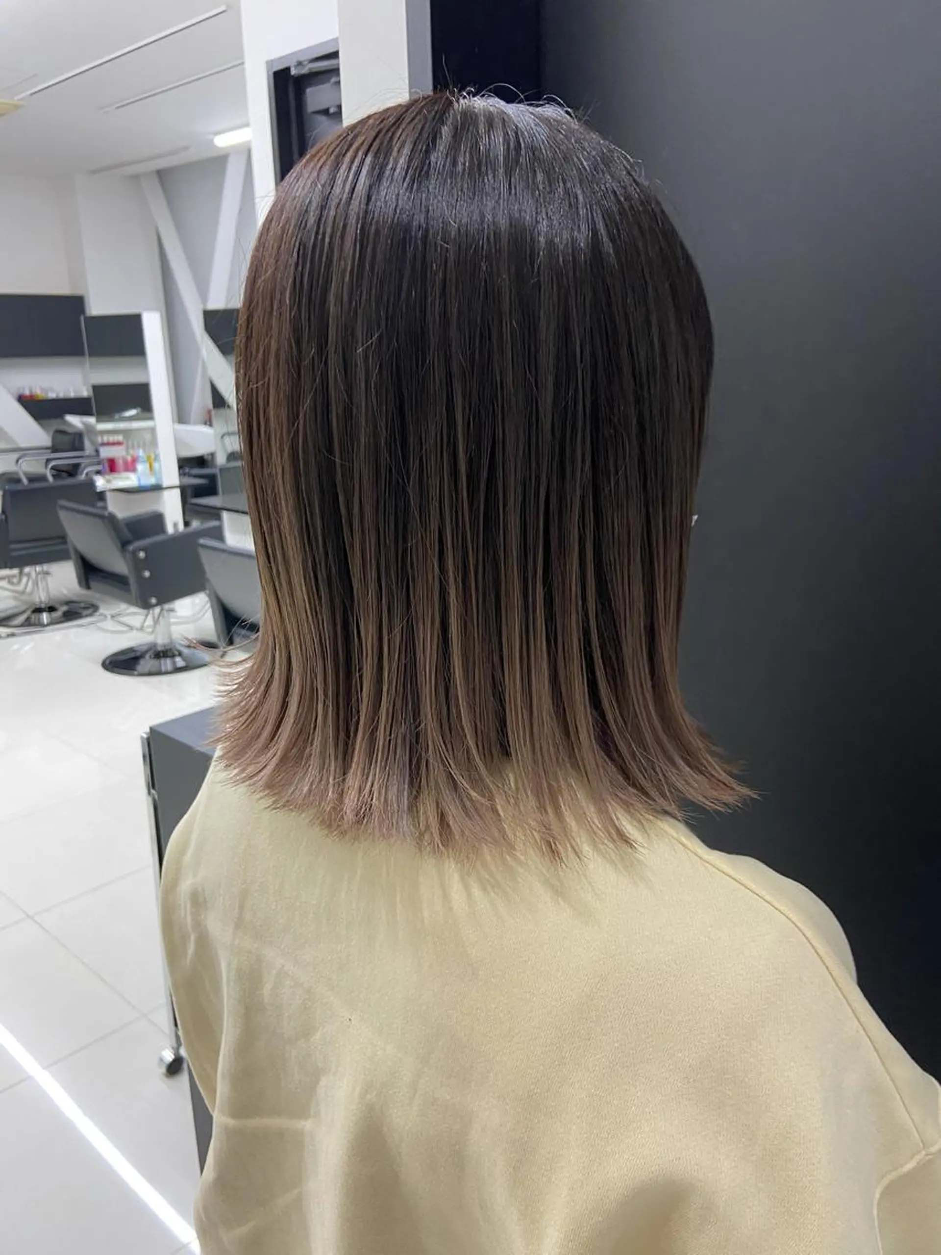 ミディアム カラー グレージュ 🦄インナーカラー 🦄貫井彩花のヘアスタイル