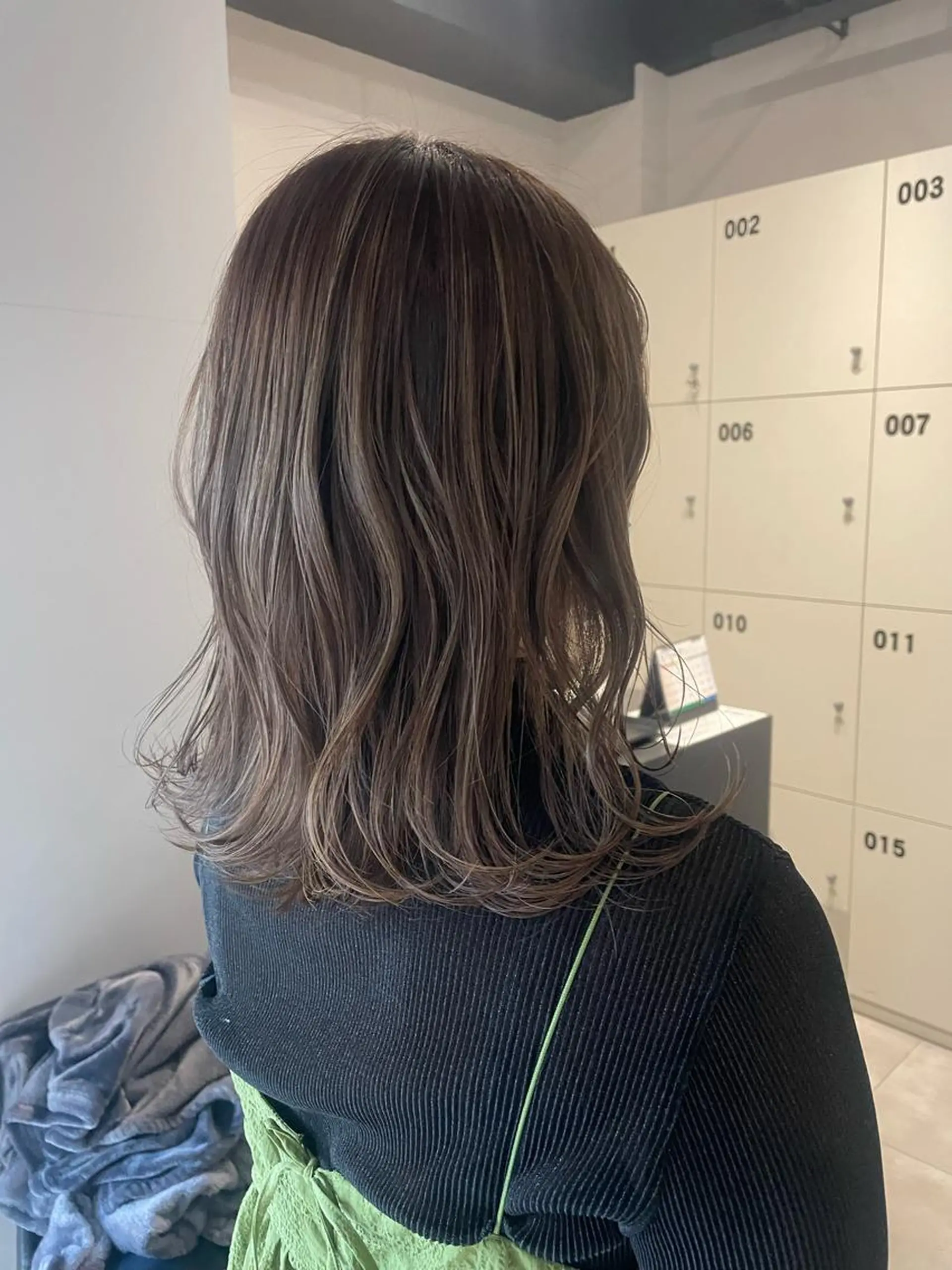 ミディアム カラー ハイライトカラー ハイライト ブリーチ👩‍🦳/ ‪✂︎MANAMIのヘアスタイル