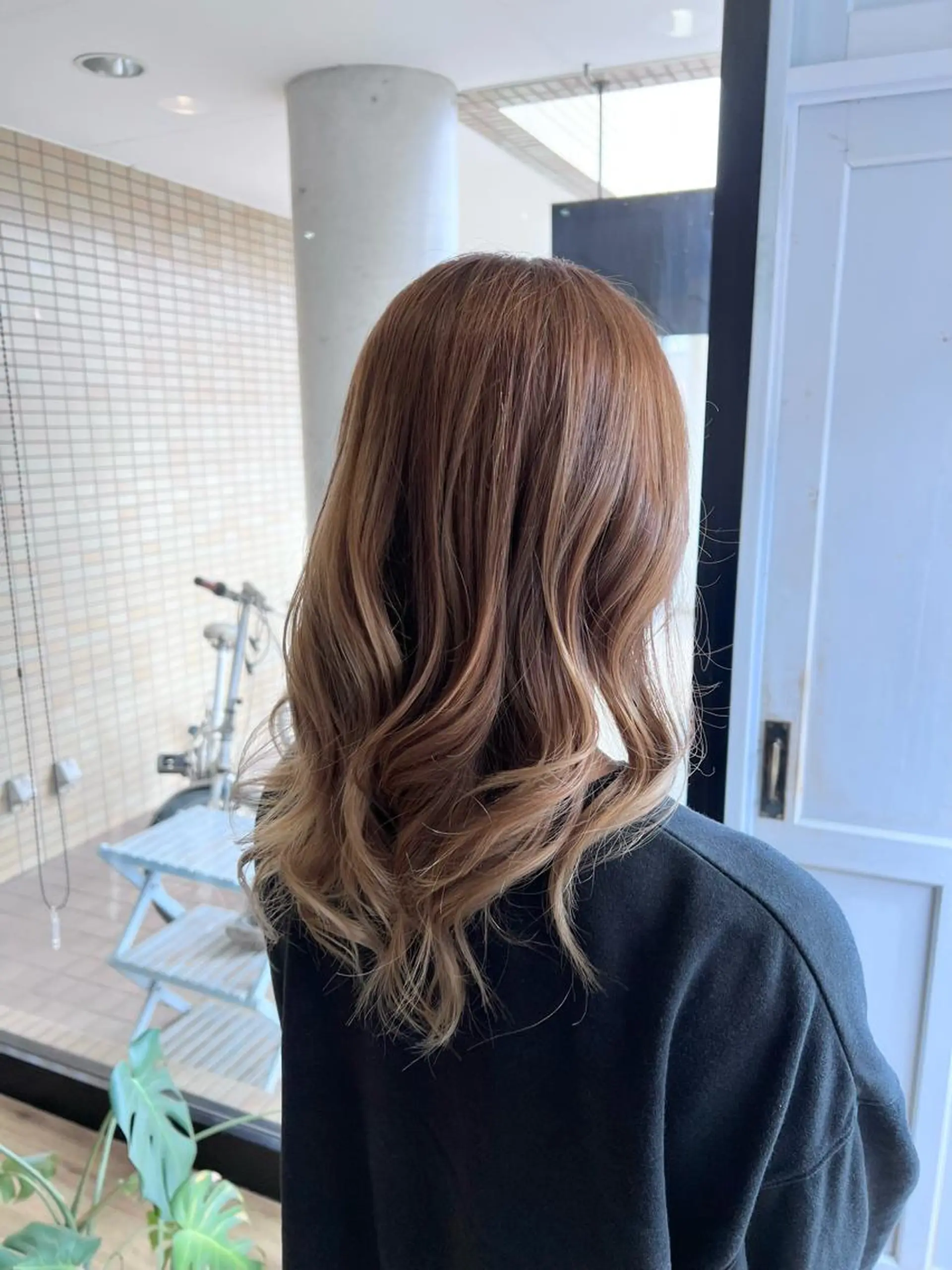 ロング カラー ベージュカラー ブリーチ グラデーションカラー ヘアカラー トリートメント ツキダテ ユイのヘアスタイル
