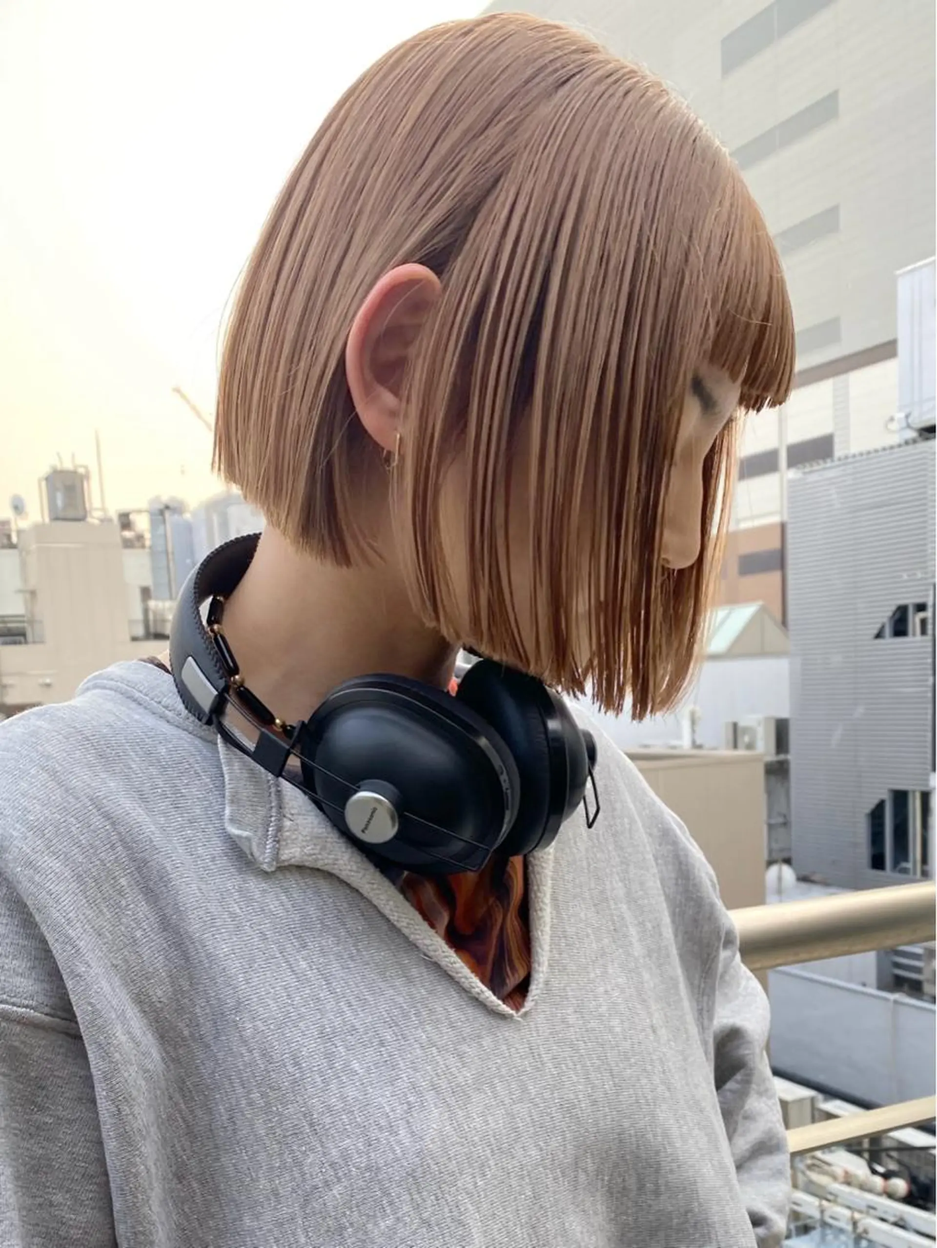 ミディアム カラー ヘアアレンジ 切りっぱなしボブ ベージュカラー ブリーチ ダブルカラー ミルクティーベージュ レイヤーカット×髪質 改善🇰🇷シオリのヘアスタイル