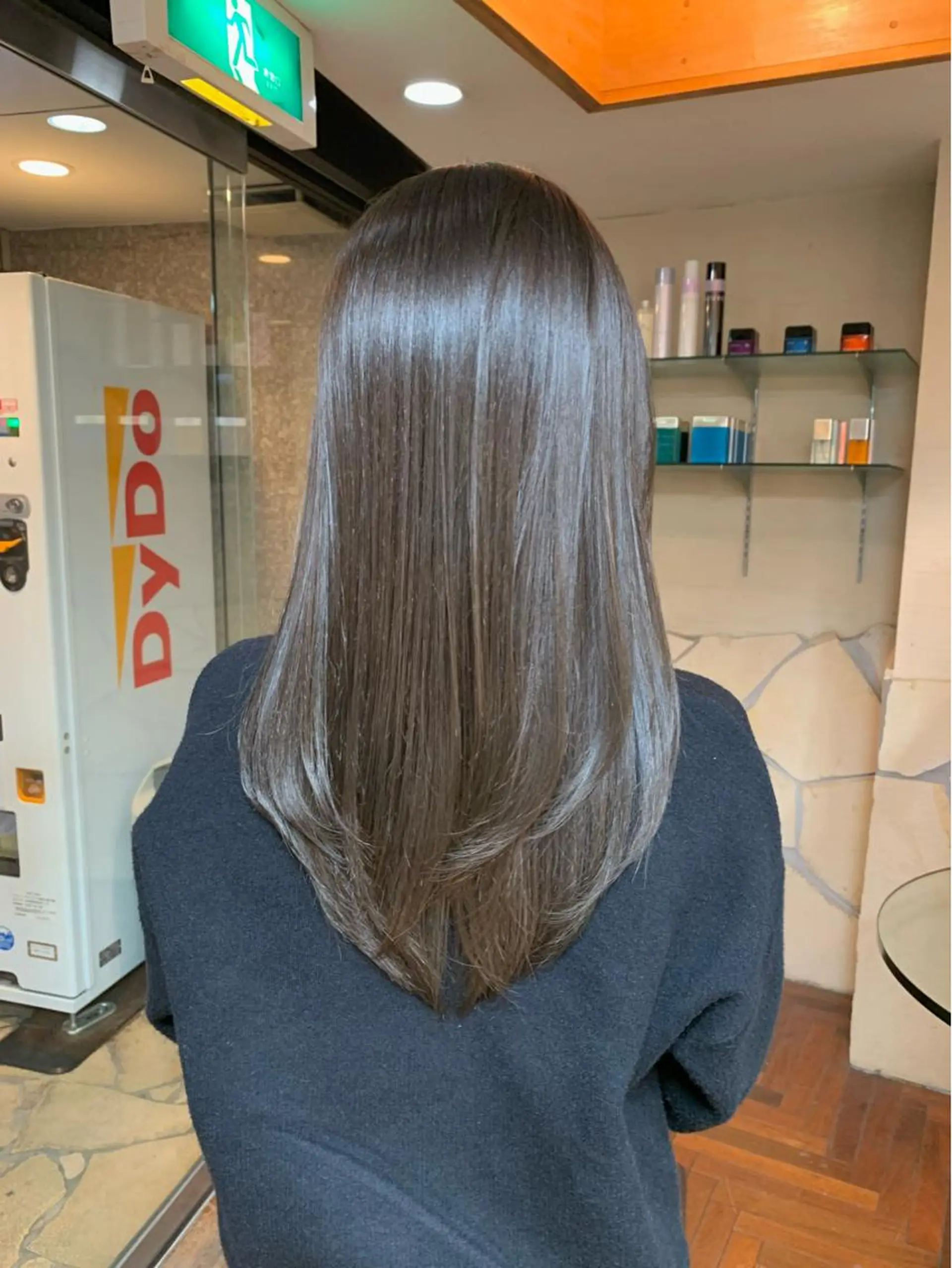 セミロング カラー ブリーチ グレージュ ブリーチなしカラー オリーブグレージュ オリーブグレー LUMO所属・矢野 晃平のヘアスタイル