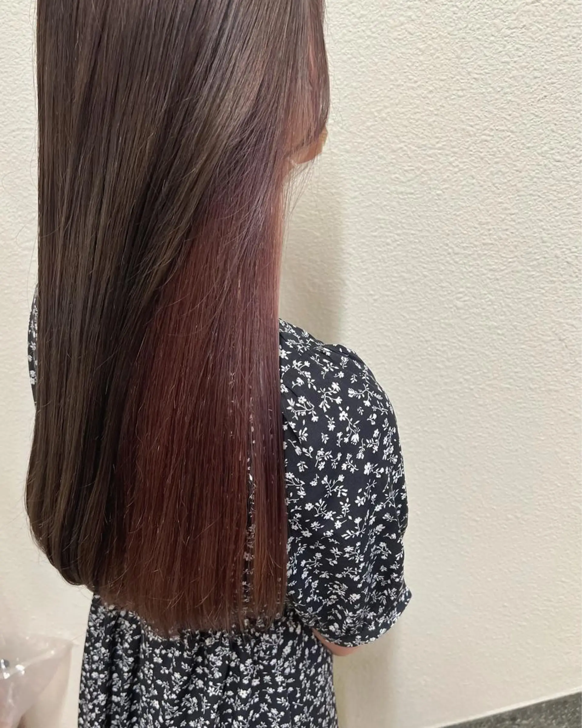 ロング カラー ブリーチ ブラウンカラー インナーカラー パープルカラー パープルブラウン カット ヘアカラー 🌼こやま かおり🌼のヘアスタイル