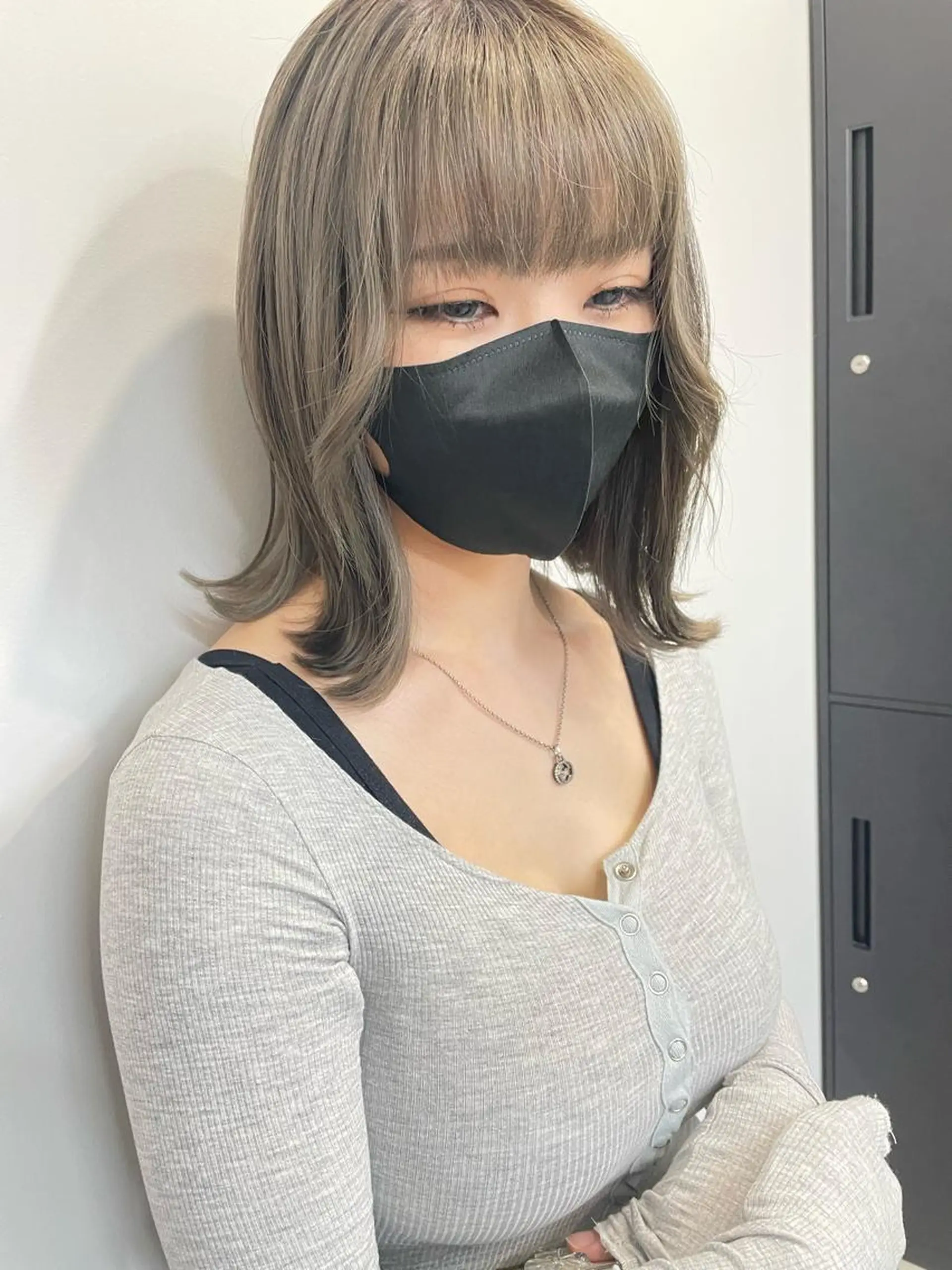 ミディアム カラー 切りっぱなしボブ ミディアムパーマ ボブ 斜めバング レイヤーカット 髪質改善 中川　翔のヘアスタイル