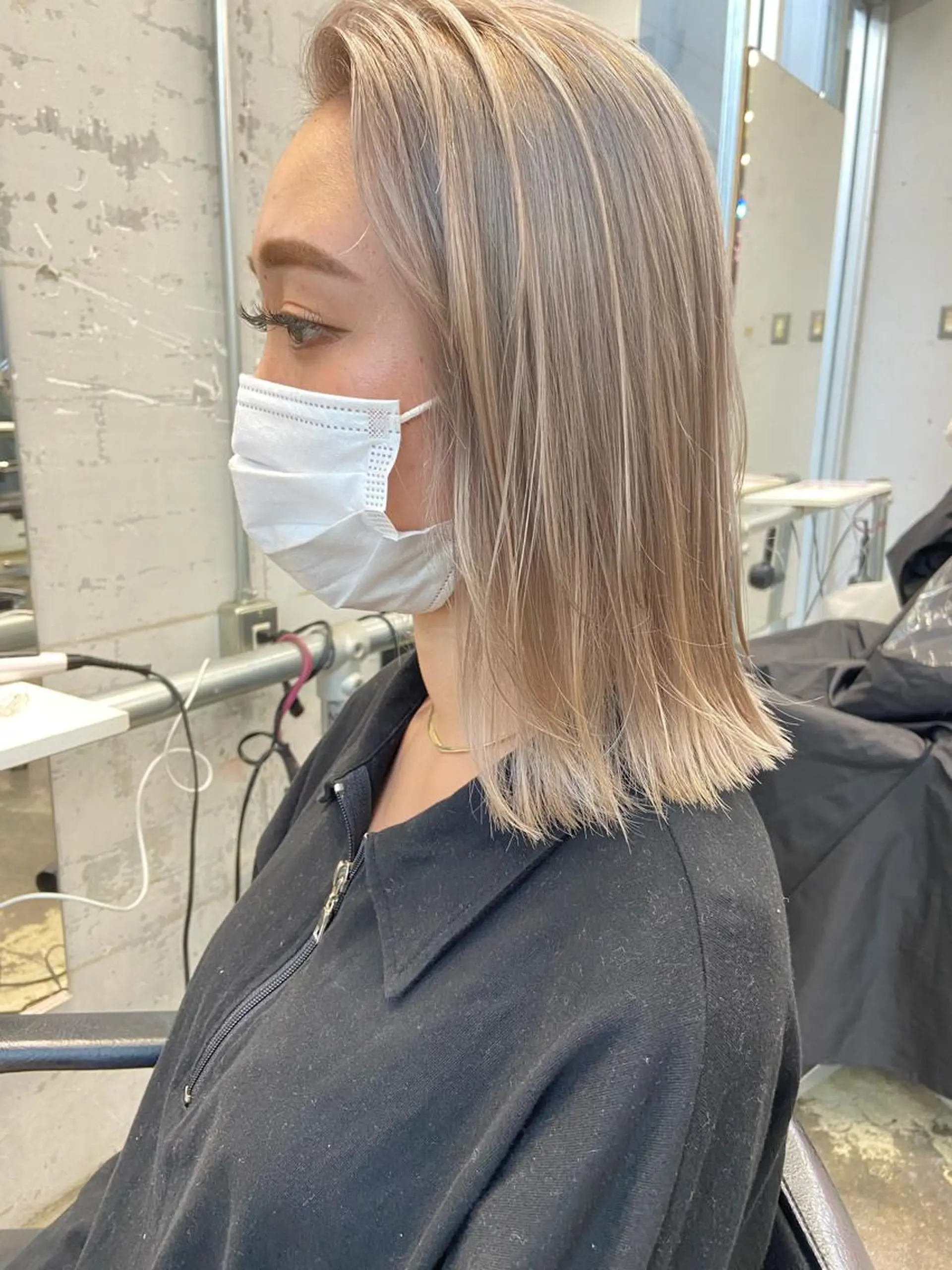 ミディアム ☘️ブリーチ/ハイト ーン/レイヤー/のヘアスタイル