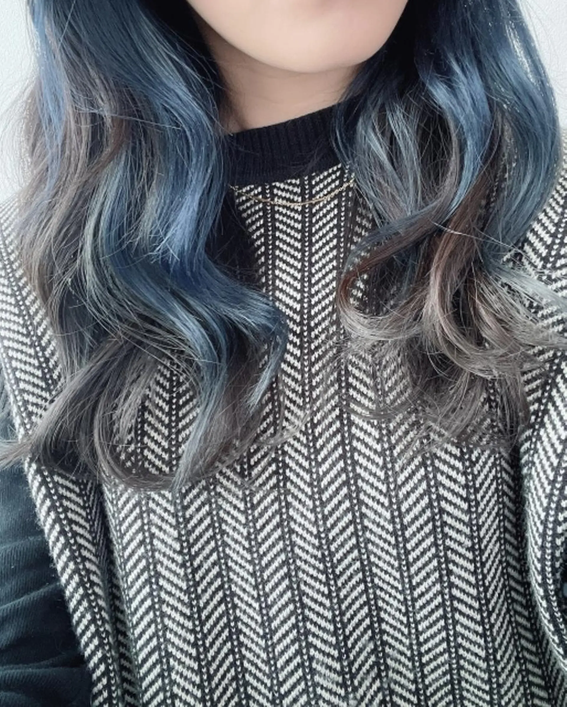 セミロング 見奈美 凜のヘアスタイル