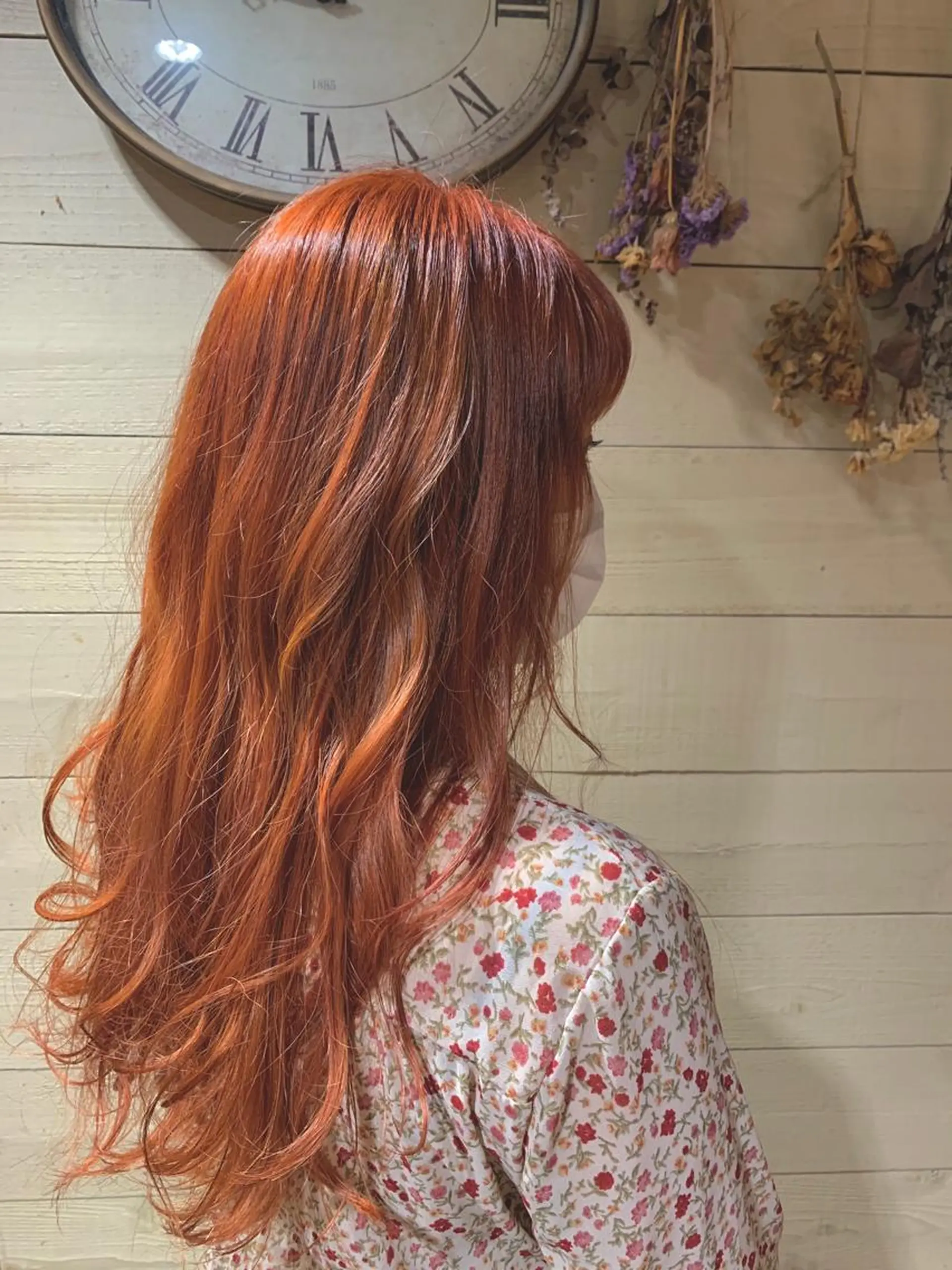 ロング カラー クワハラ イオリのヘアスタイル