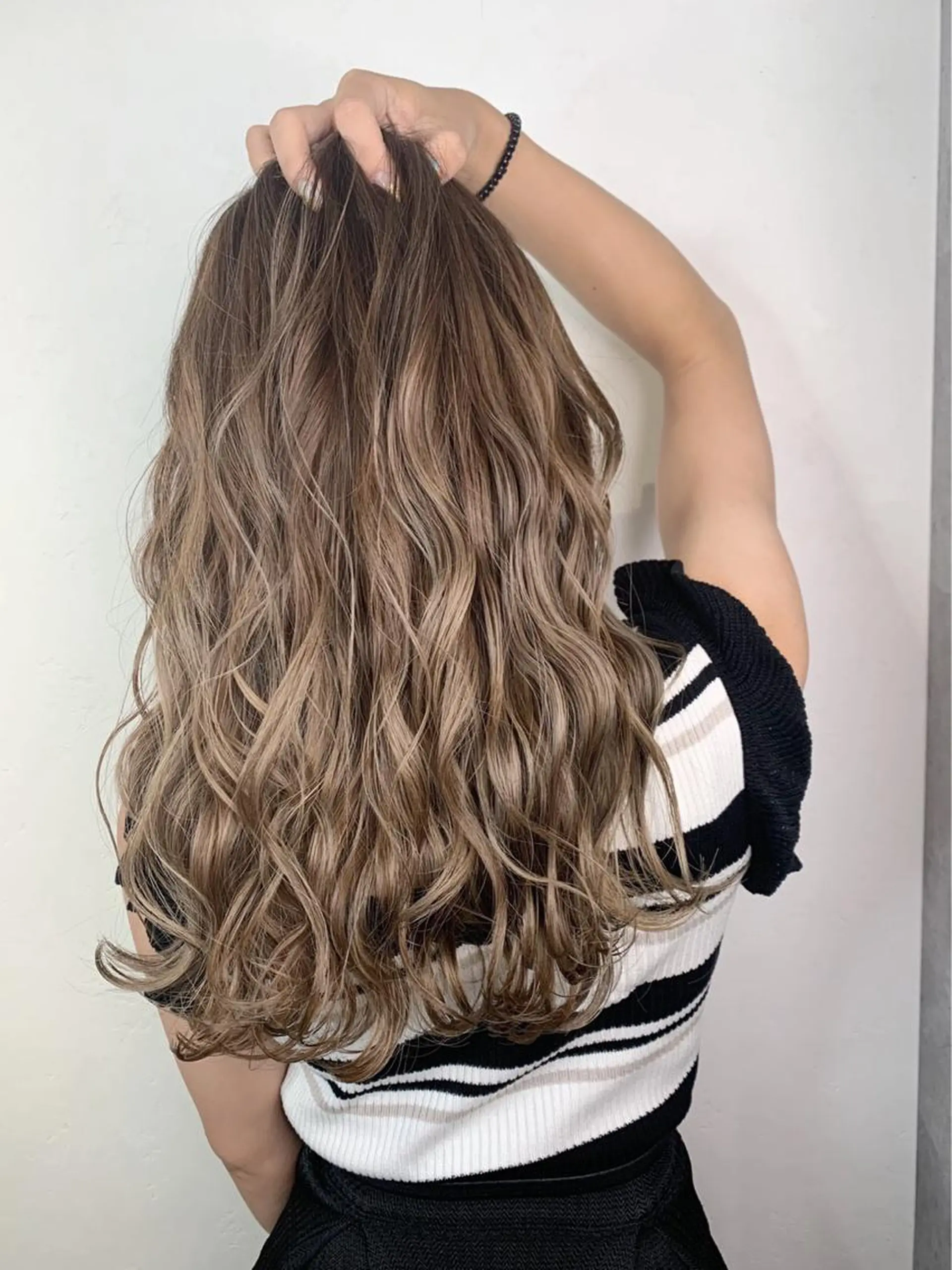 セミロング カラー パーマ ベージュカラー ミルクティーベージュ ヘアカラー トリートメント _ WHITE三宮店のヘアスタイル