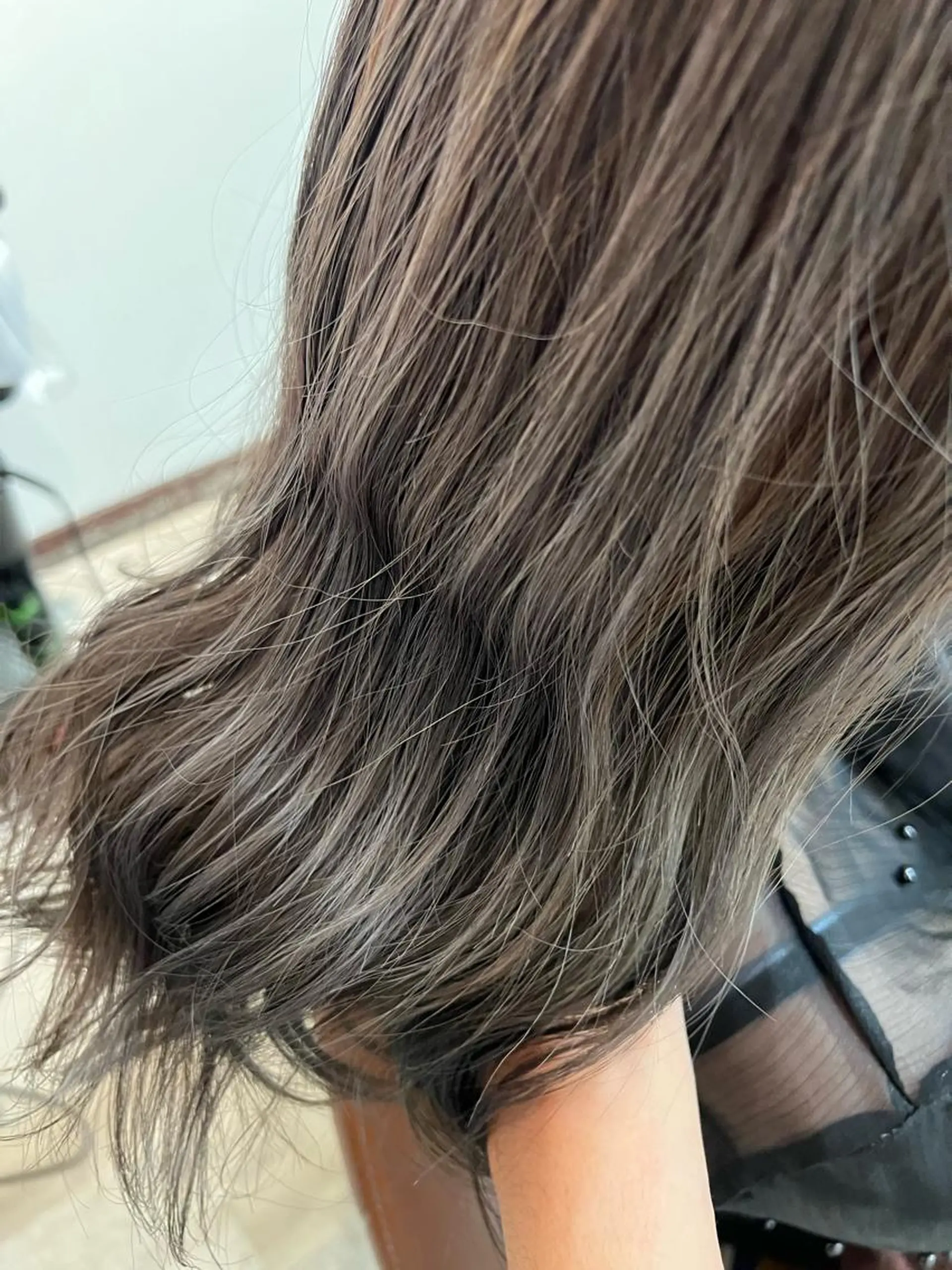 セミロング 美容師っぽくないけど 上手いんだなぁ🐭のヘアスタイル