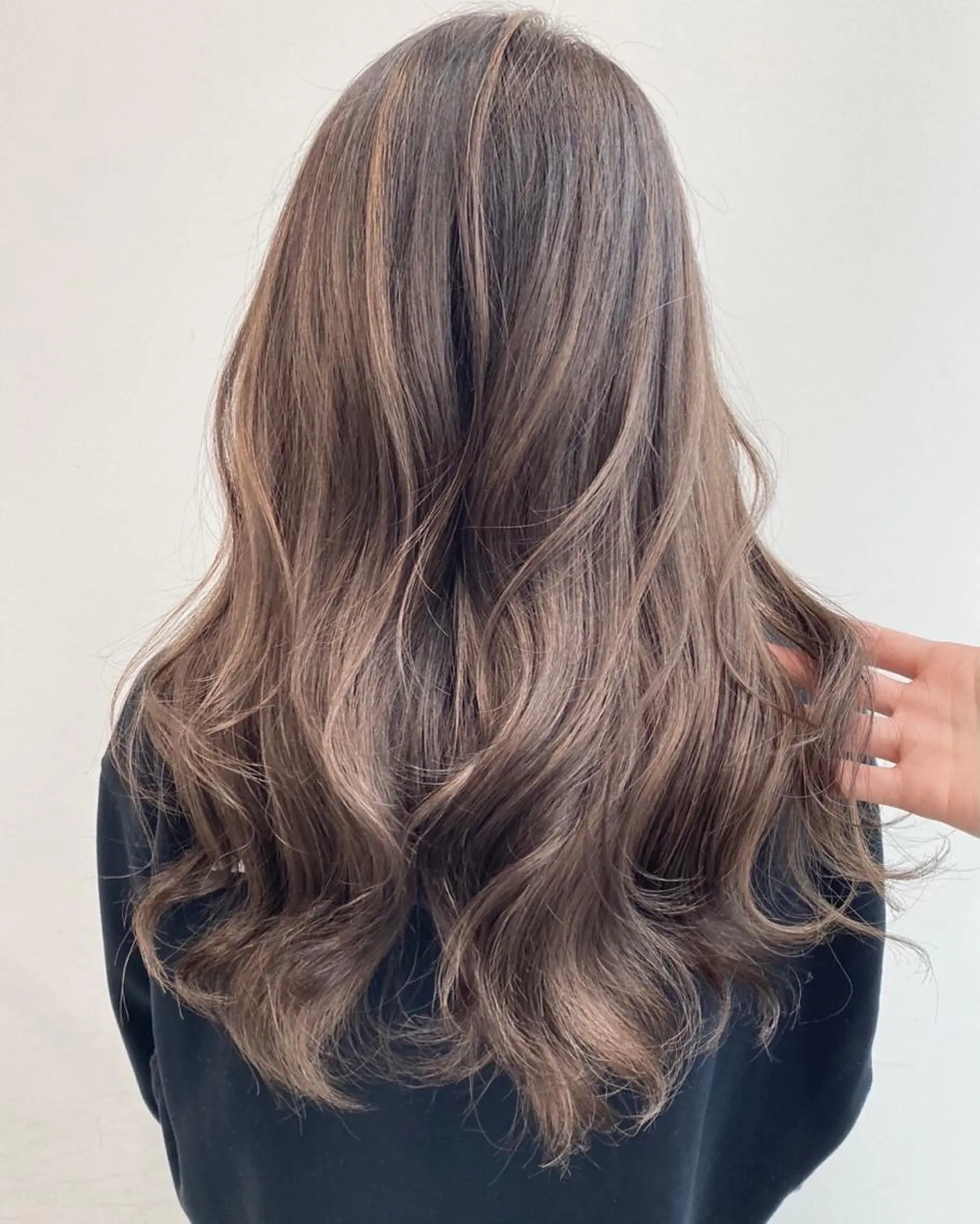 ロング カラー ヘアアレンジ グレージュ ミルクティーグレージュ 【公式】amble luxe池袋東口🩷のヘアスタイル