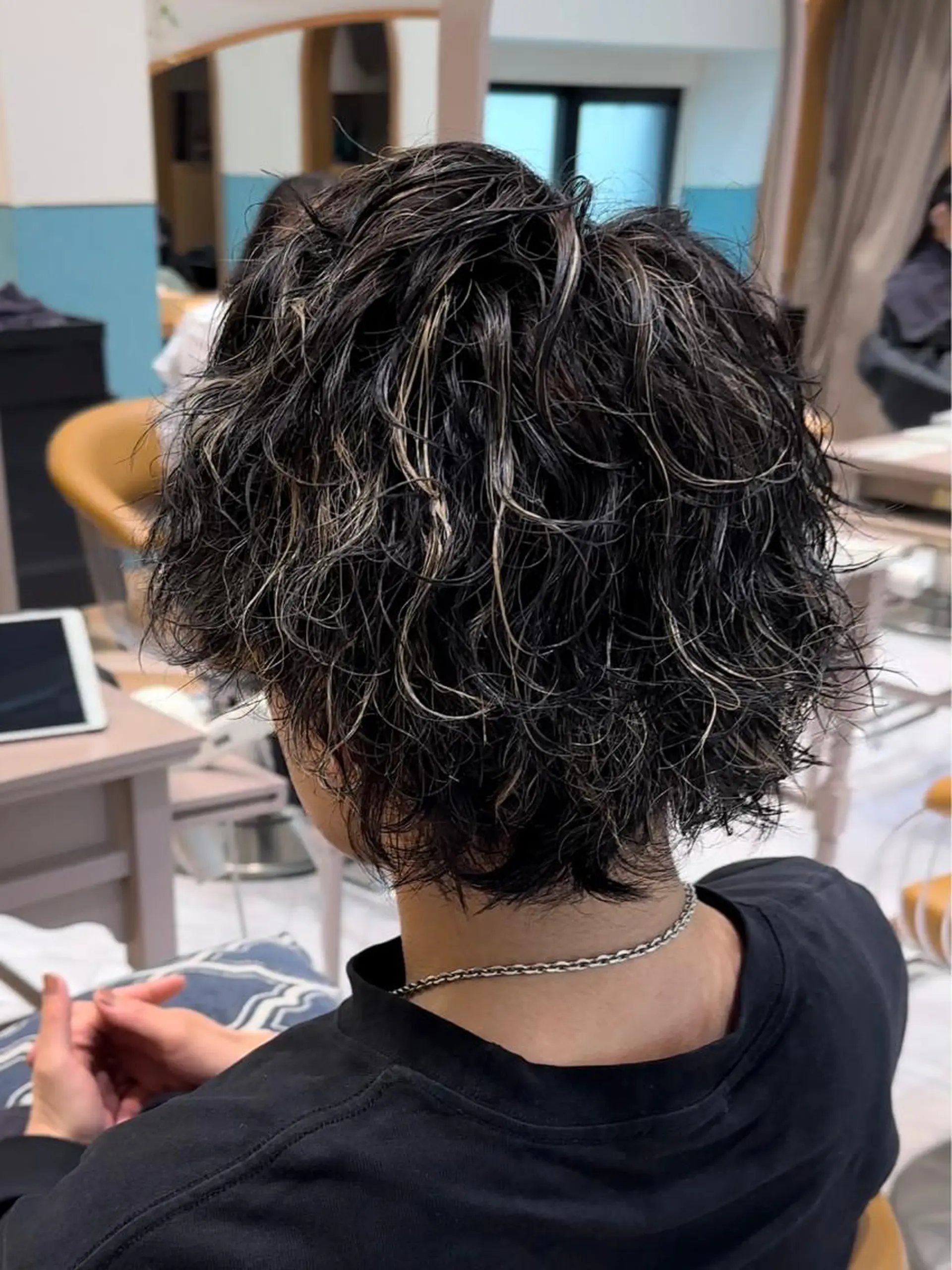 カラー パーマ メンズ メンズブリーチ メンズパーマ ブリーチ カット パーマ トリートメント 【池袋店 店長】伊藤 昂樹/曲がる縮毛矯正のヘアスタイル