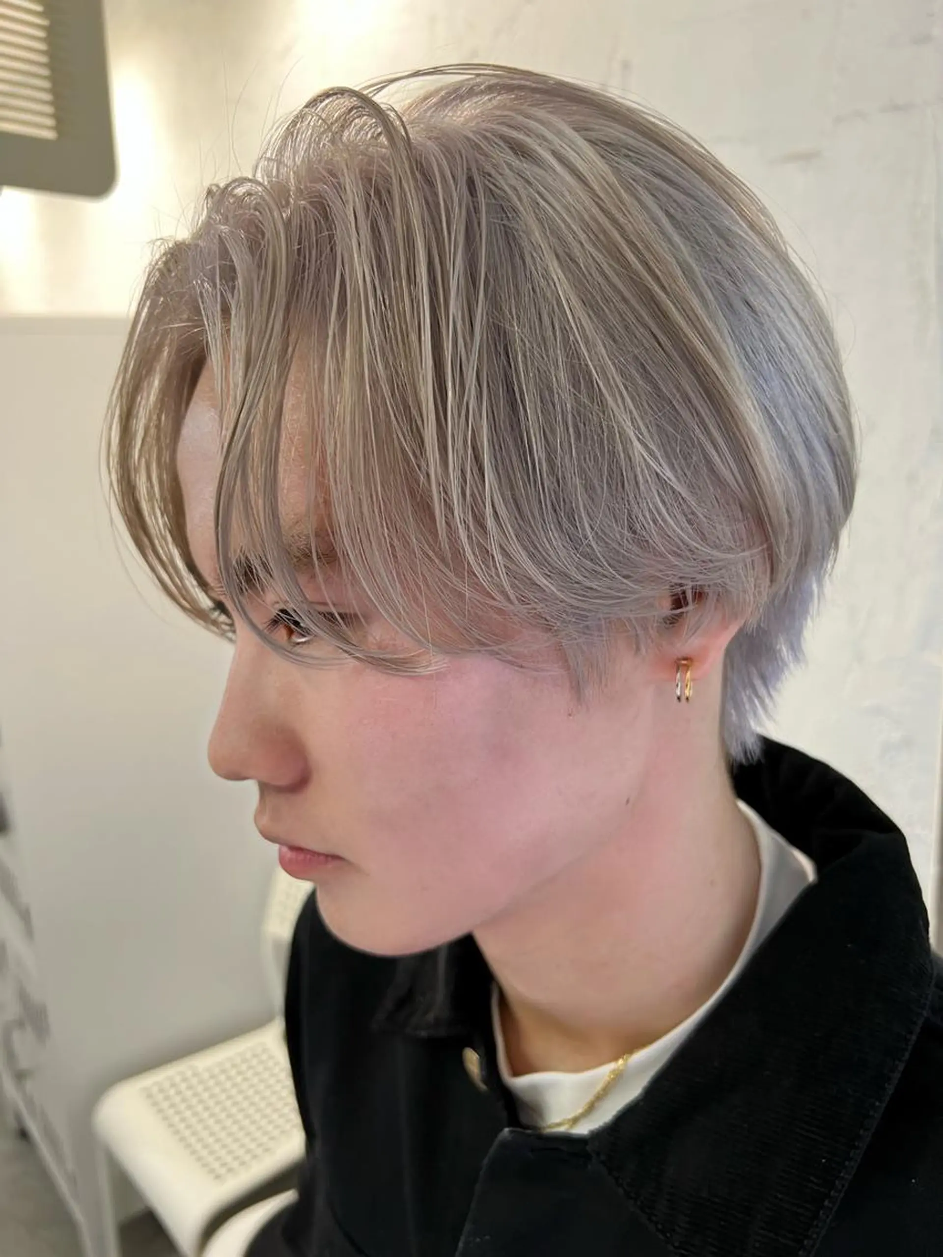 カラー パーマ ヘアアレンジ メンズ キッズ ネイル マツエク・マツパ アイブロウ メンズブリーチ ベージュカラー ブリーチ ホワイトベージュ 眉カラー カット ヘアカラー ショートヘア原宿 fifth コシのヘアスタイル