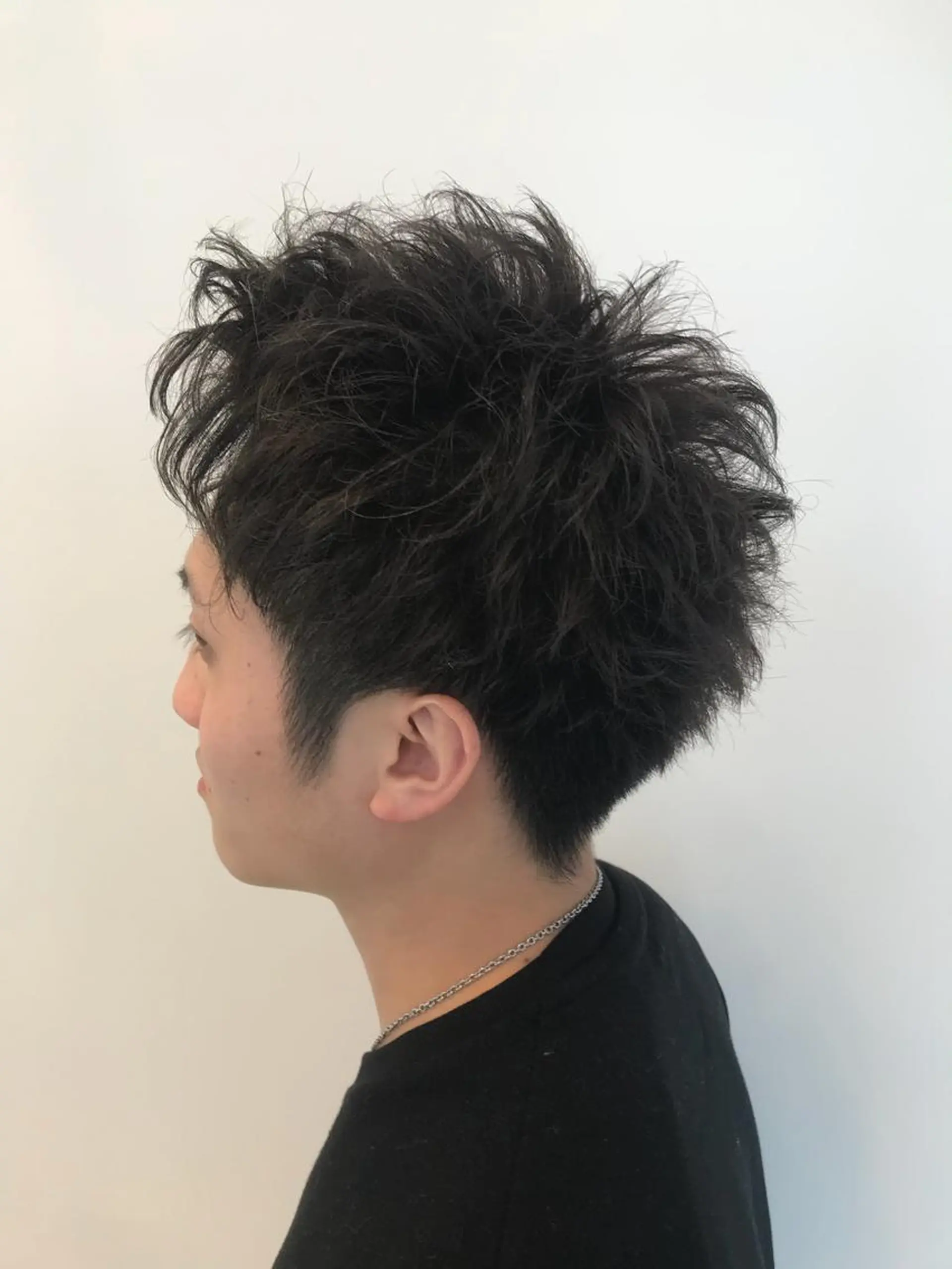 ショート カラー パーマ ヘアアレンジ メンズ キッズ ネイル マツエク・マツパ モヒカン ツーブロック 刈り上げ ダークグレー メンズネイル カット ヘアカラー トリートメント EnBlesS西宮 マンツーマン神道有基のヘアスタイル