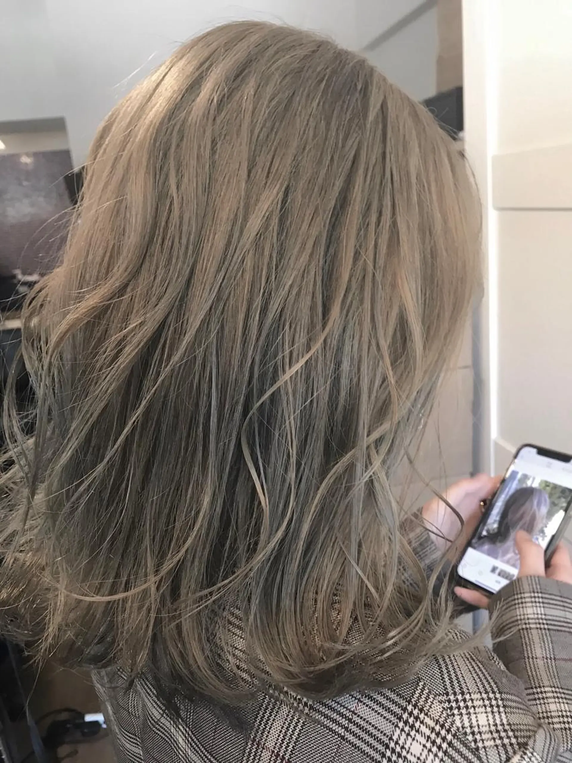 カラー ブリーチ グレージュ ミルクティーグレージュ ヘアカラー トリートメント ✅ｼｪｱｻﾛﾝJAM 相田友和のヘアスタイル