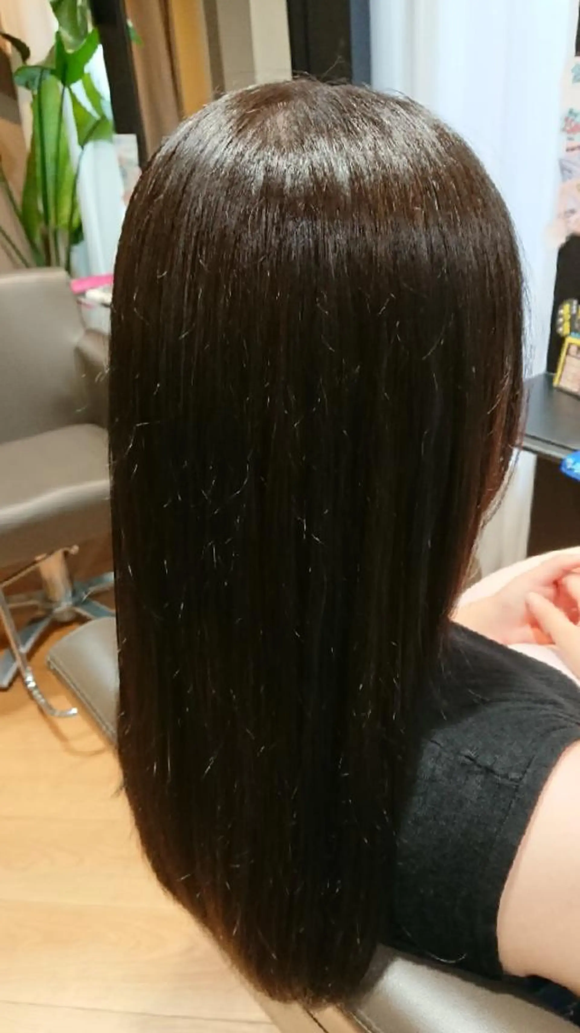 カラー セミロング ダークグレー ダークグレージュ グレージュ 三好 麻美のヘアスタイル