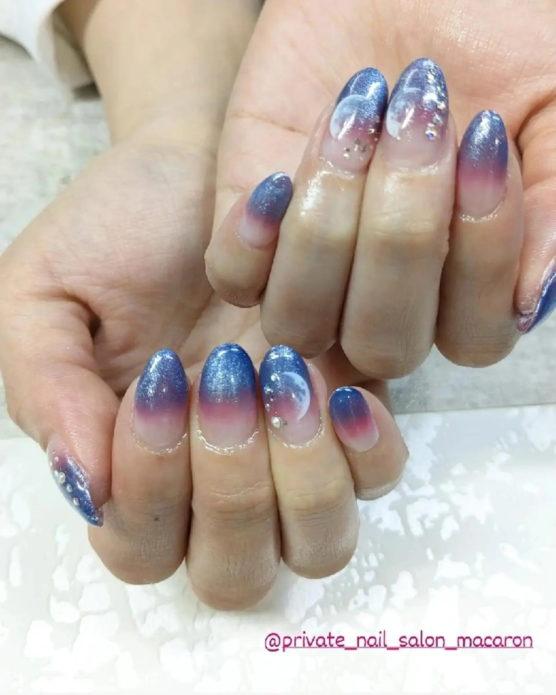 ネイル グラデーション マグネットネイル nail salon macaron のネイルデザイン