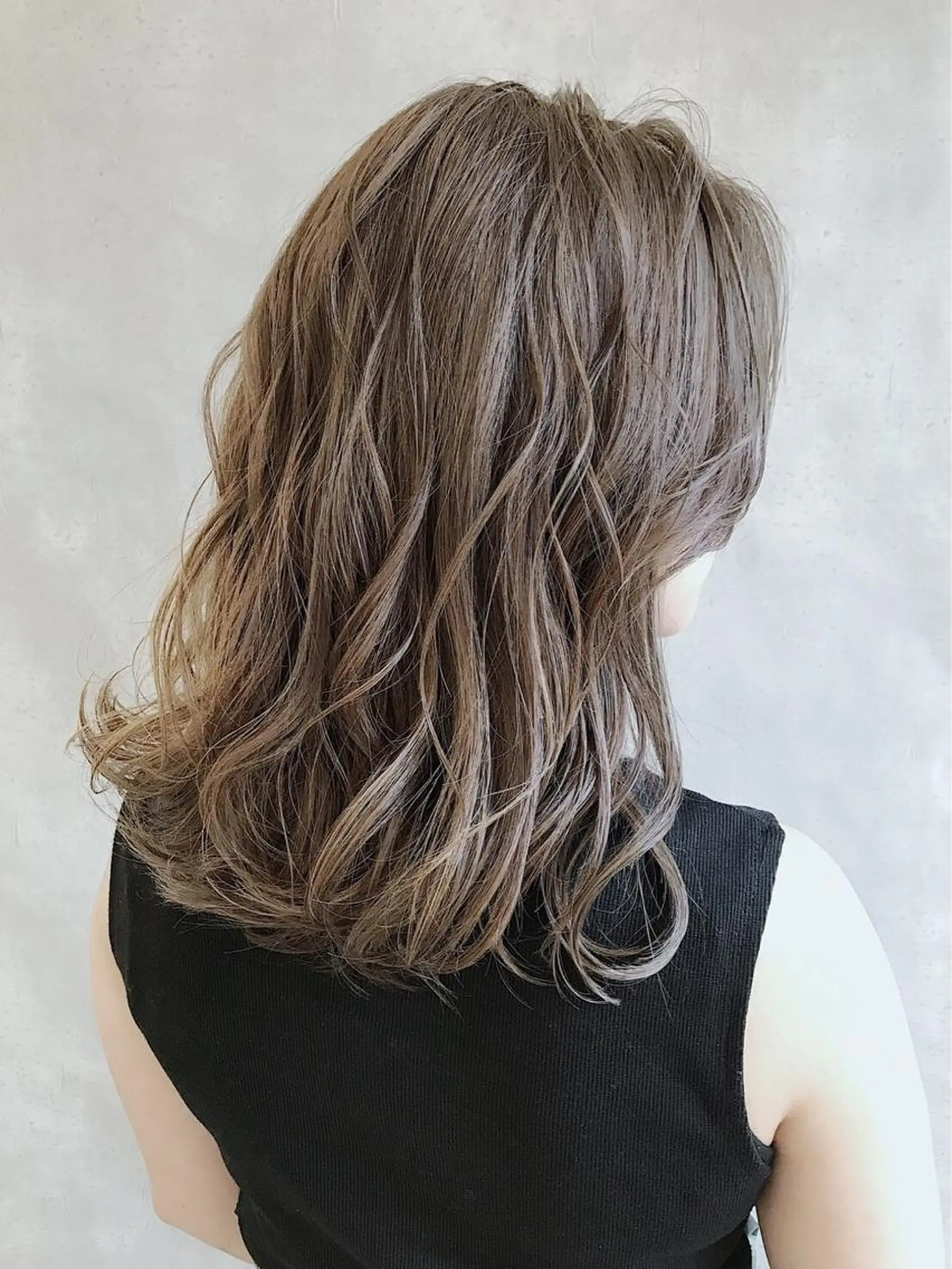 セミロング カラー グレージュ イルミナカラー _WHITE 難波本店のヘアスタイル