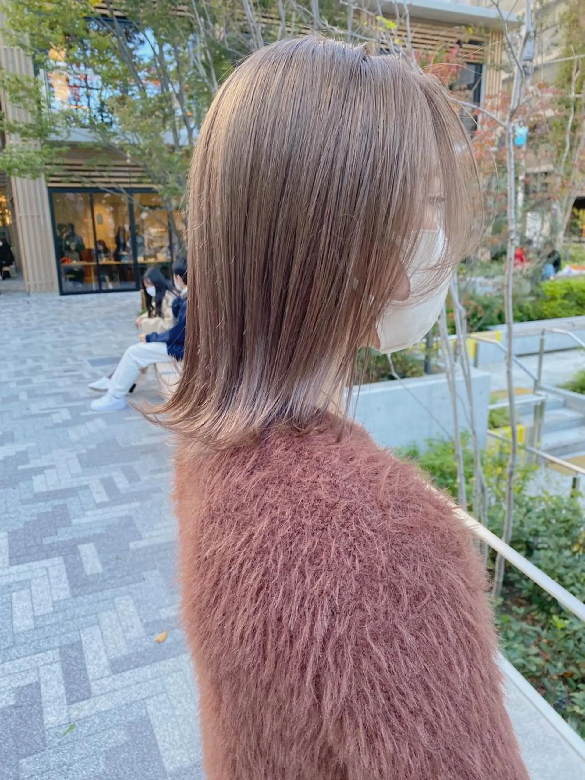 ミディアム カラー ベージュカラー ブリーチ ミルクティーベージュ ヘアカラー トリートメント Flamme Annaのヘアスタイル