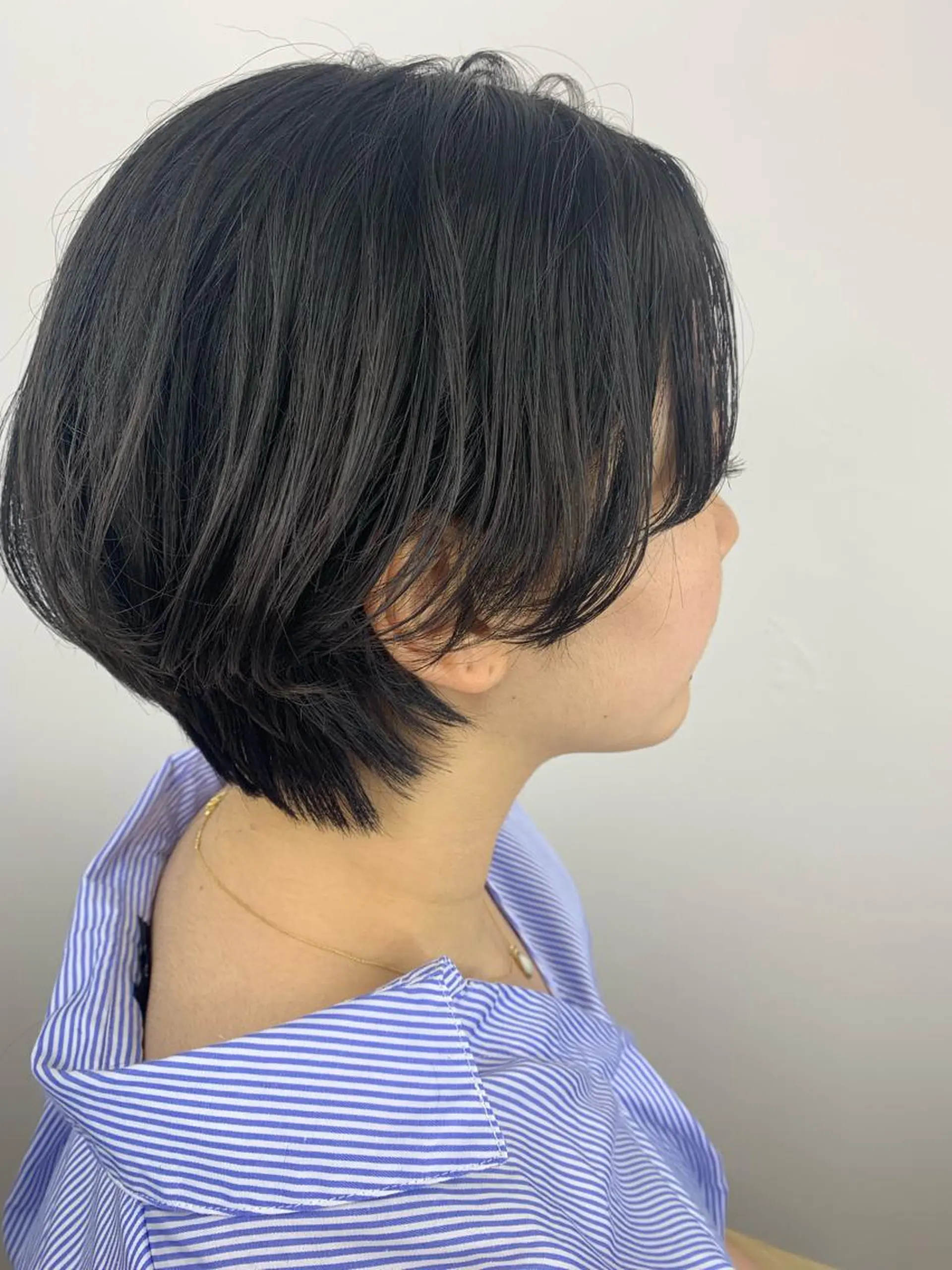 ショート カラー ハンサムショート アッシュ ブリーチ ダークアッシュ ショートヘア newi 京橋 【yuuki】のヘアスタイル