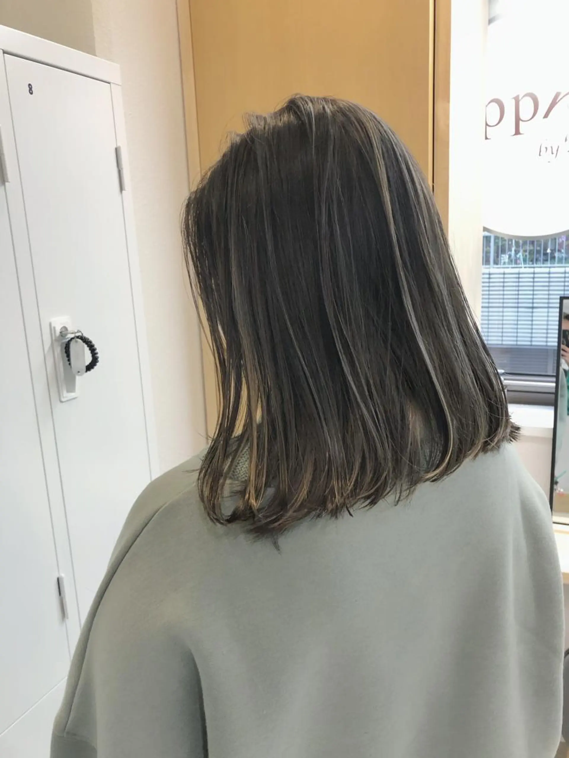 ミディアム カラー グレージュ ハイライトカラー ハイライト ヘアカラー 山崎 俊介のヘアスタイル