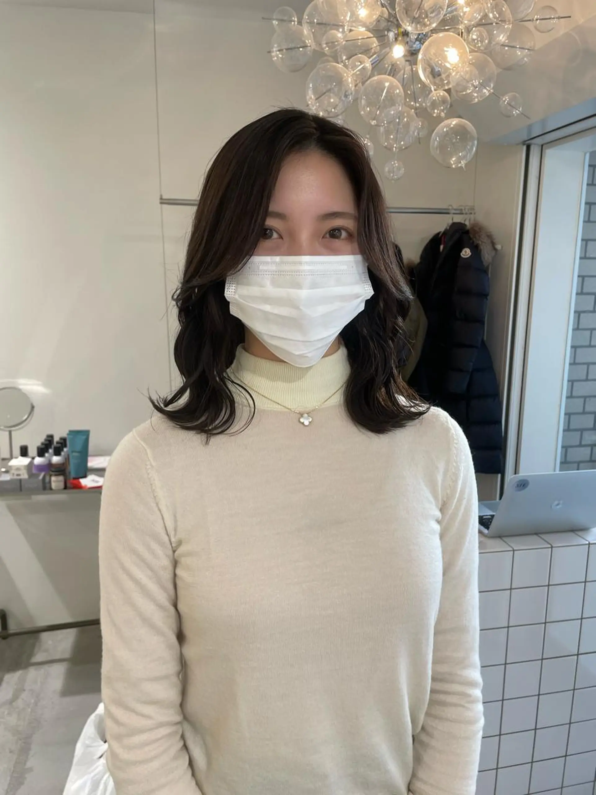 ミディアム Koto🌿 ブリーチなしカラーのヘアスタイル