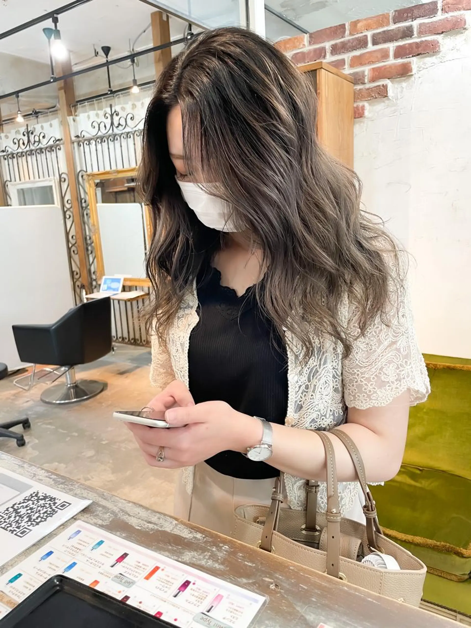 ロング レイヤーカット 白いハイライト🤍 タナカリョウスケのヘアスタイル