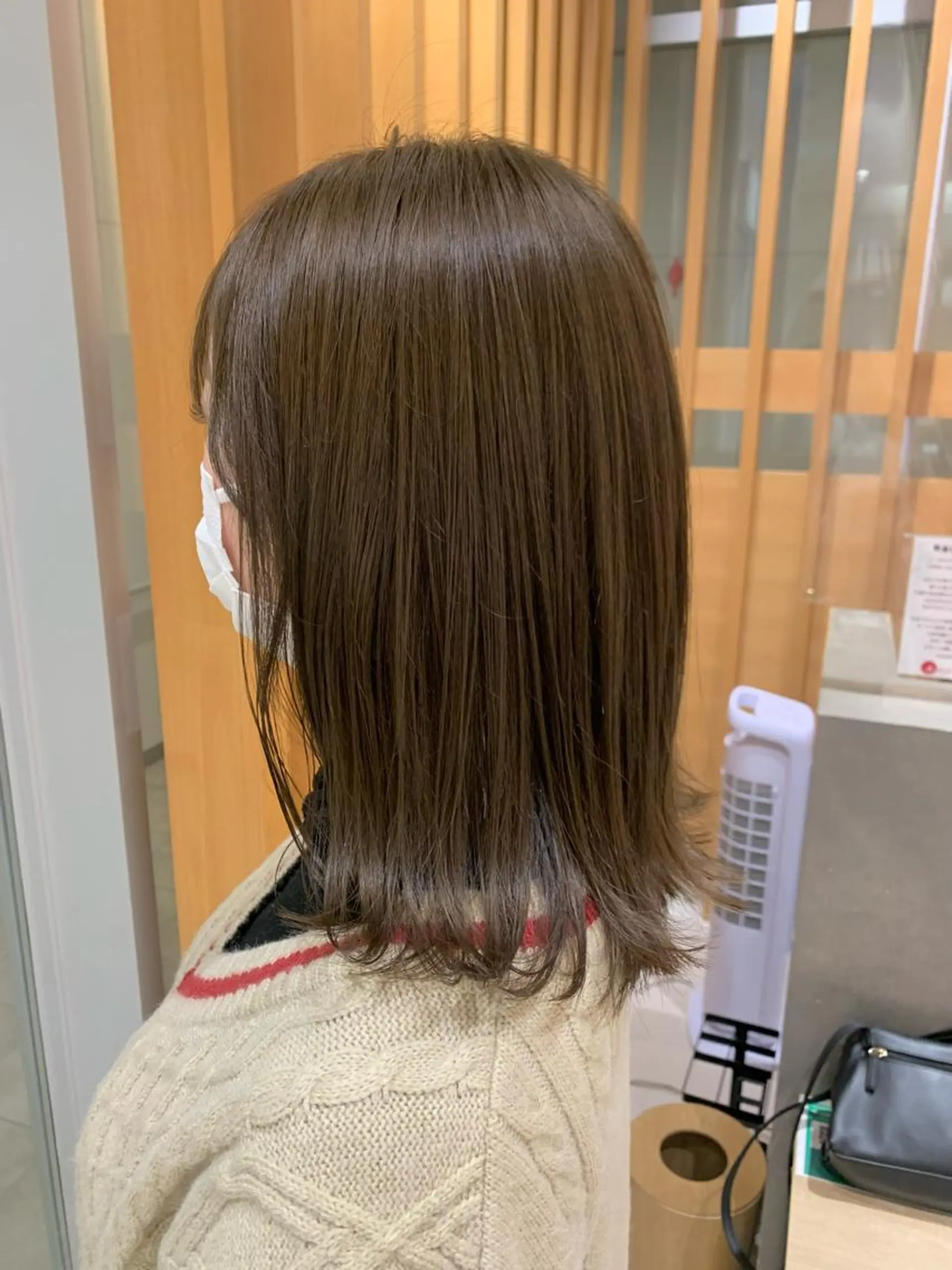 セミロング カラー 下川 由貴のヘアスタイル