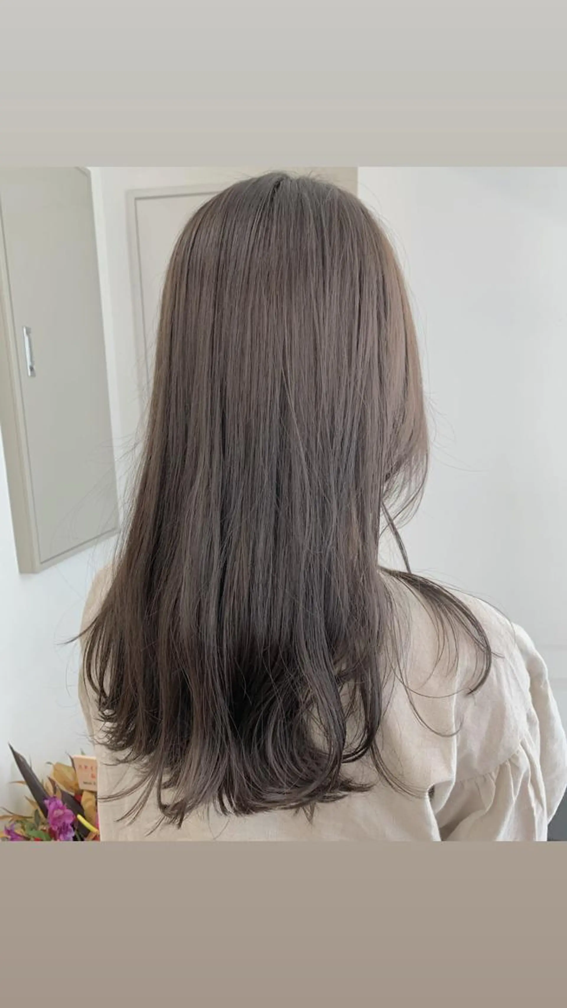 セミロング カラー 透明感カラー グレージュ シアーグレージュ レイヤー職人 横浜/似合わせ/秋山のヘアスタイル