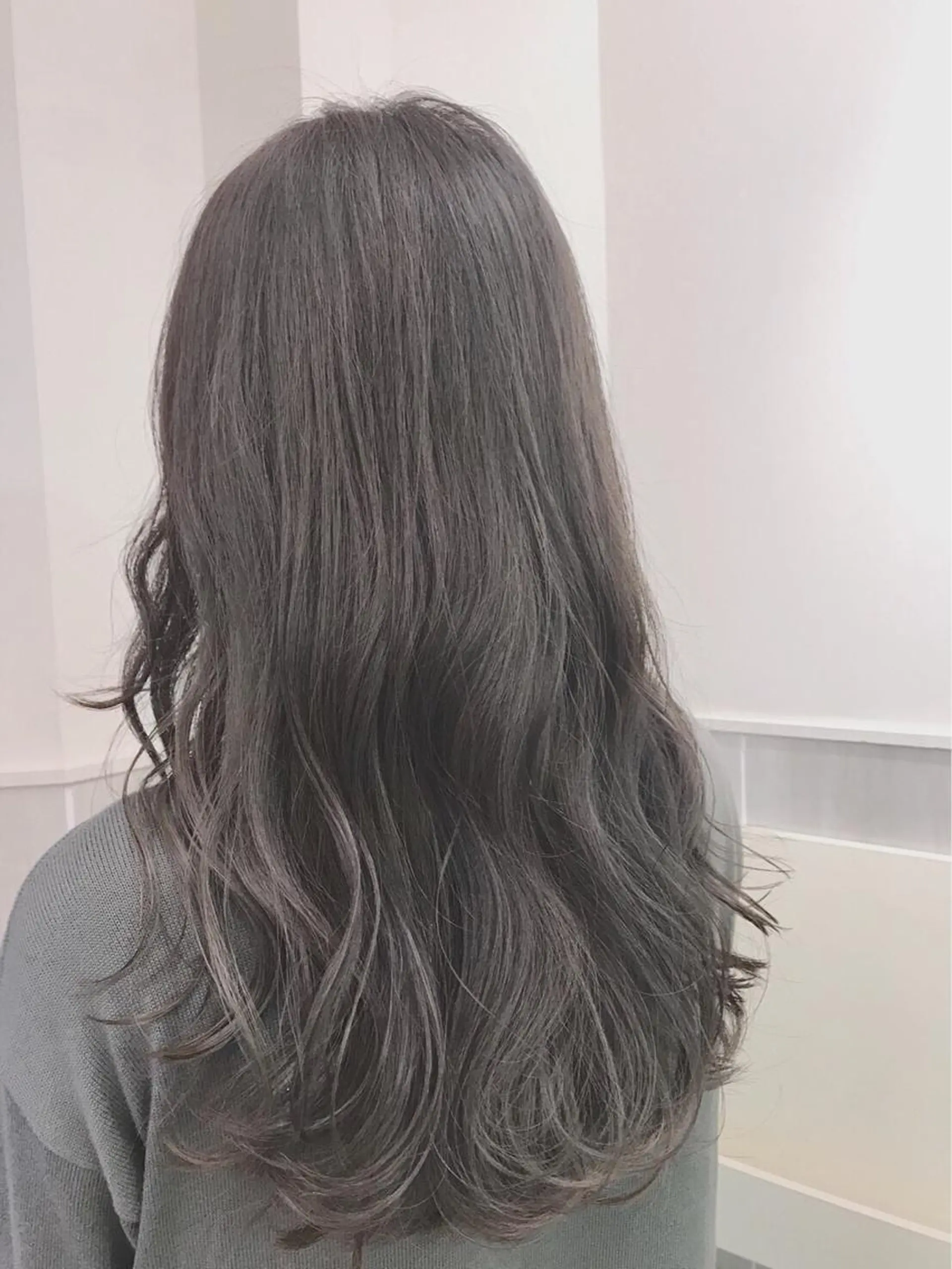 ロング カラー 透明感カラー グレージュ ぱつっとボブ/ 小野あかねのヘアスタイル