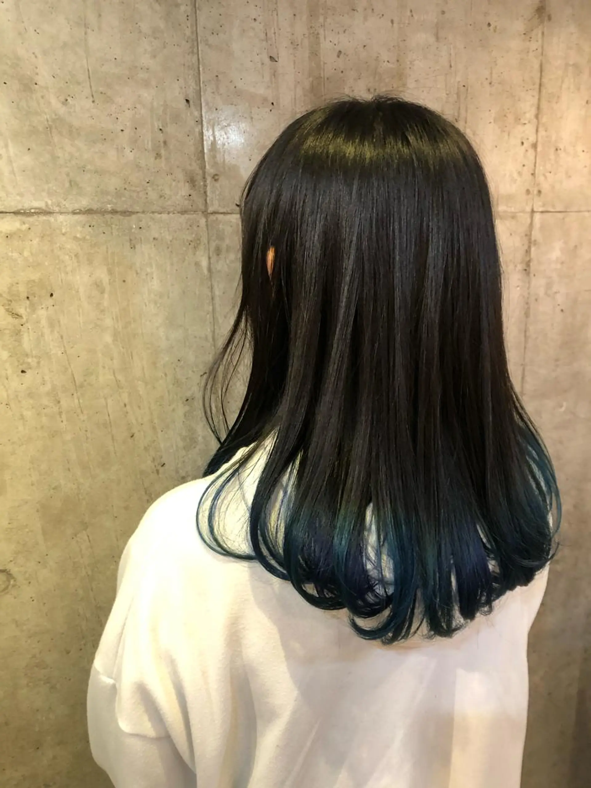 ロング カラー 黒髪 ネイビーカラー ロング ✂︎岡根 京花✂︎のヘアスタイル