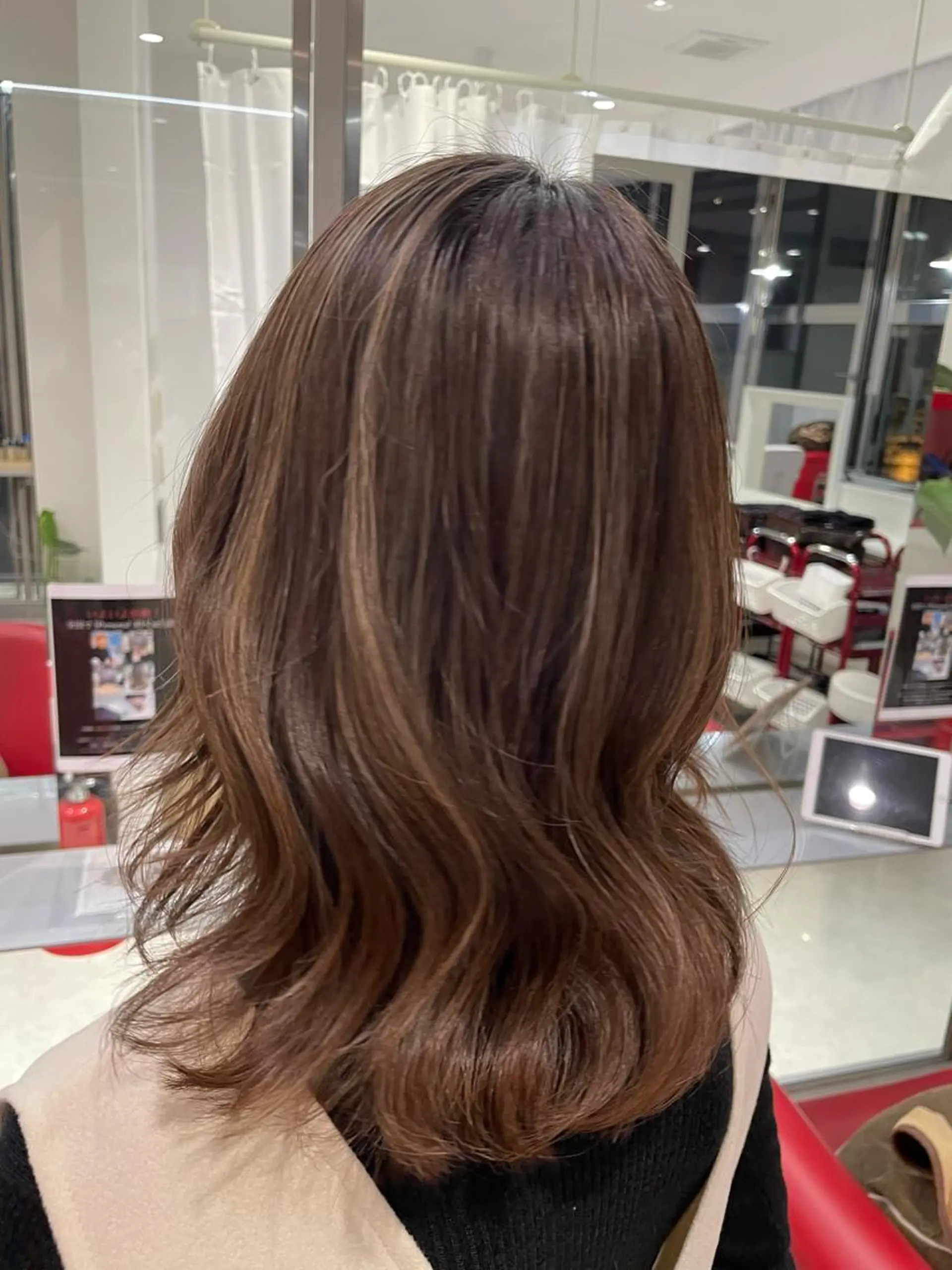 ミディアム カラー ハイライトカラー ハイライト Merlyosaka 早川未来のヘアスタイル