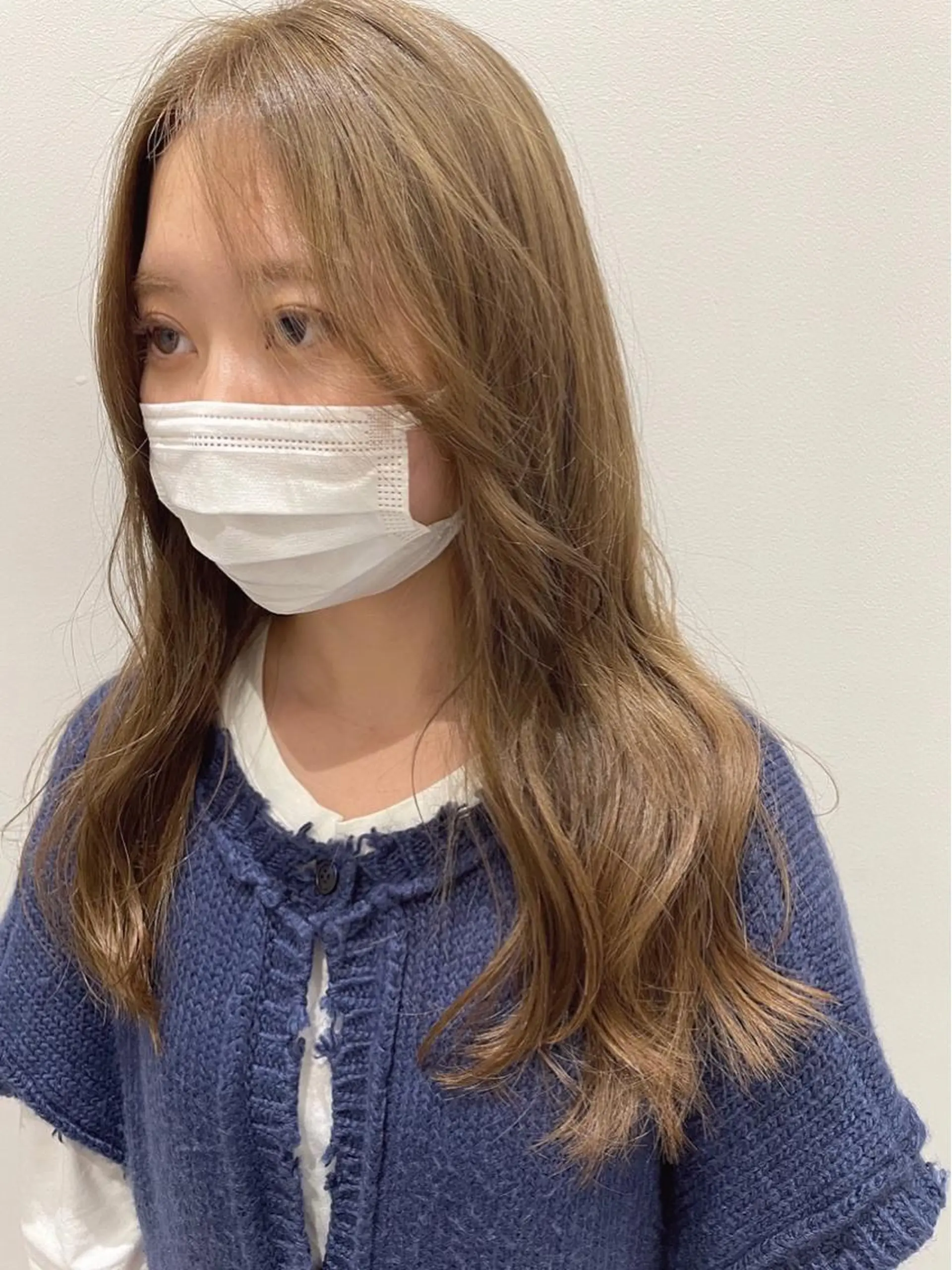 ロング カラー ベージュカラー ブリーチ カット ヘアカラー トリートメント 狩野 羅夢のヘアスタイル