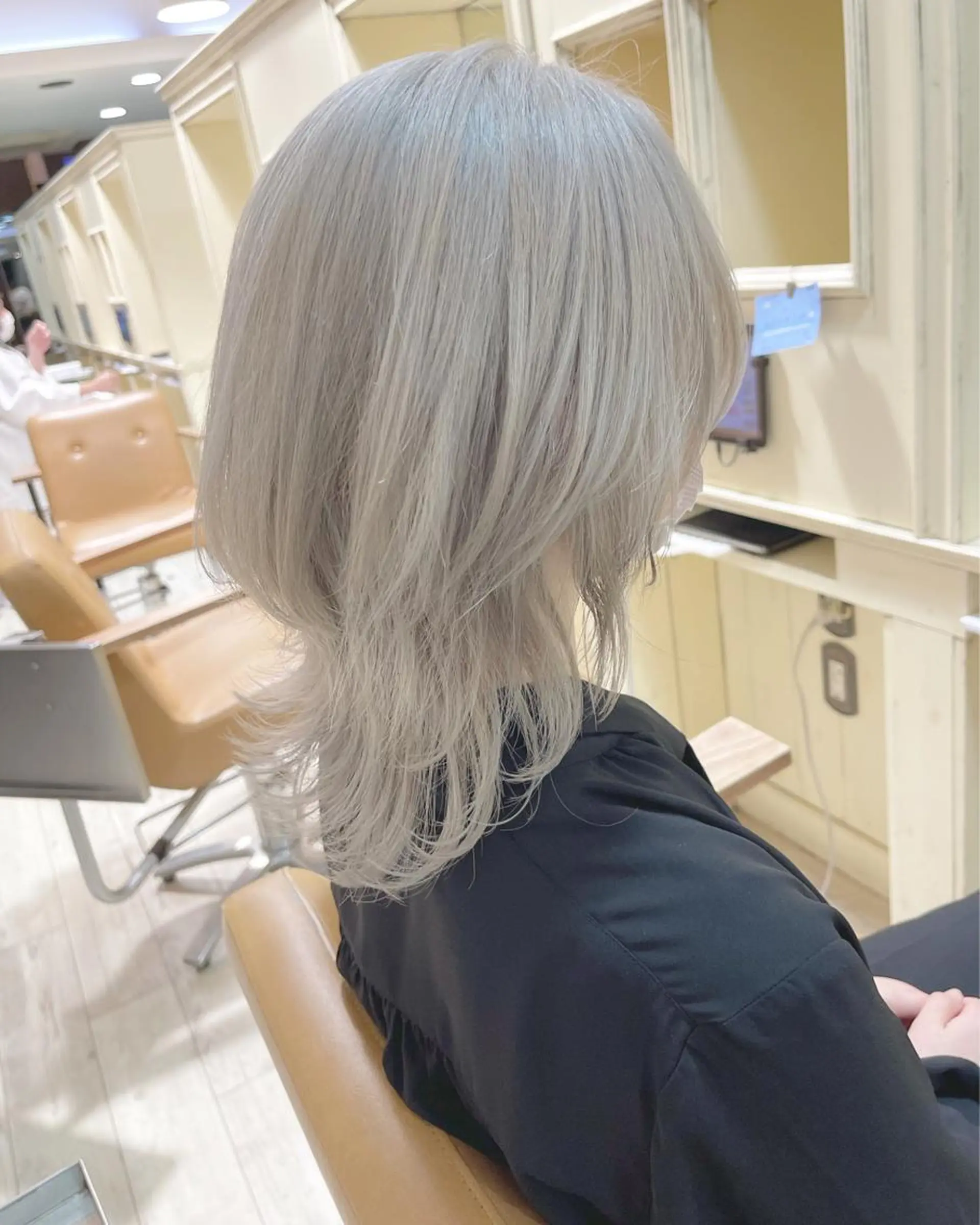 ミディアム カラー ベージュカラー ブリーチ ホワイトベージュ ウルフカット 剣持友希/ifh iizuka/高崎のヘアスタイル