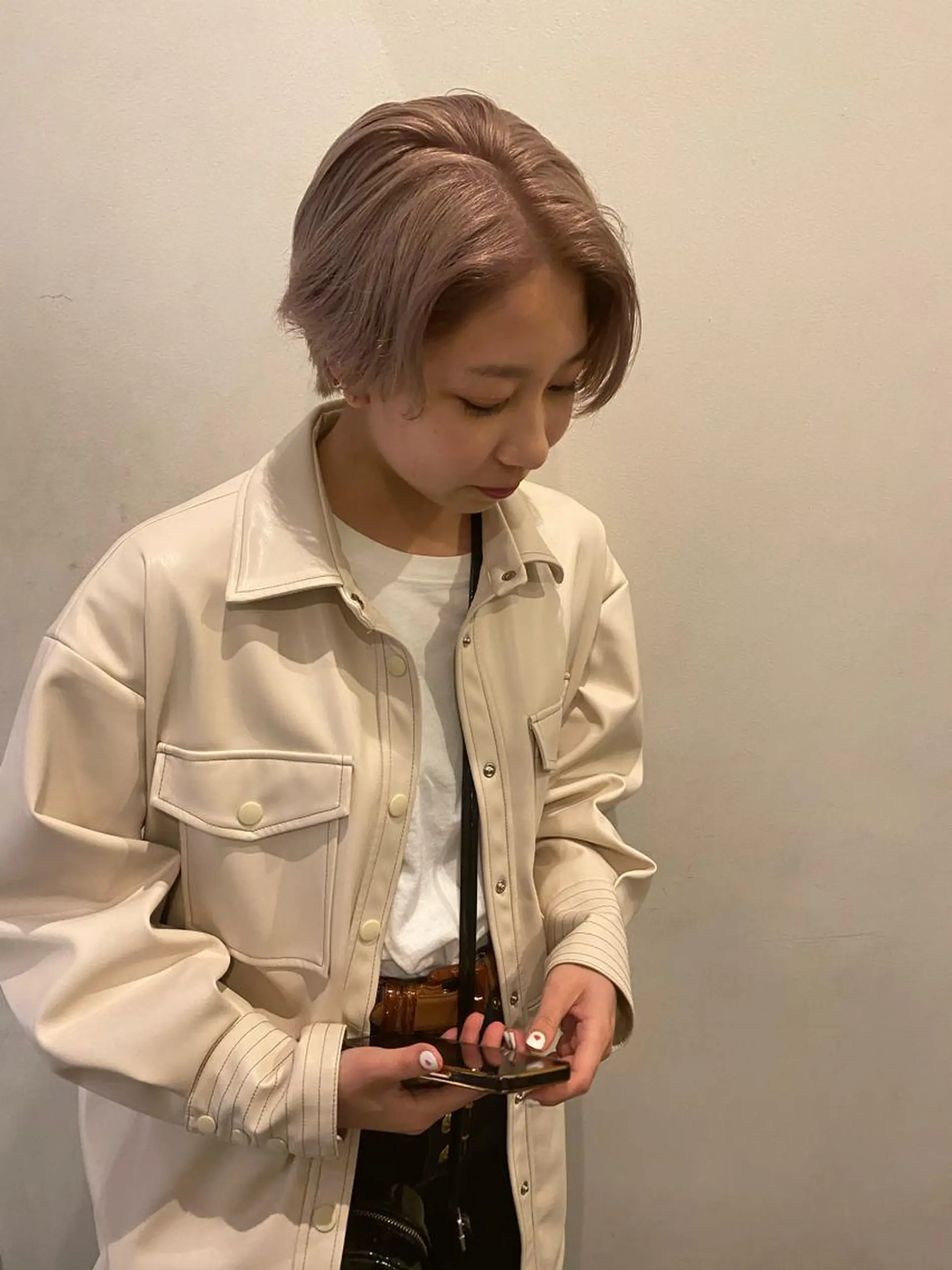 ショート カラー パーマ ヘアアレンジ メンズ キッズ ネイル マツエク・マツパ メンズブリーチ ベージュカラー ブリーチ ホワイトベージュ ホワイト 無料カットモデル 丸川英心のヘアスタイル