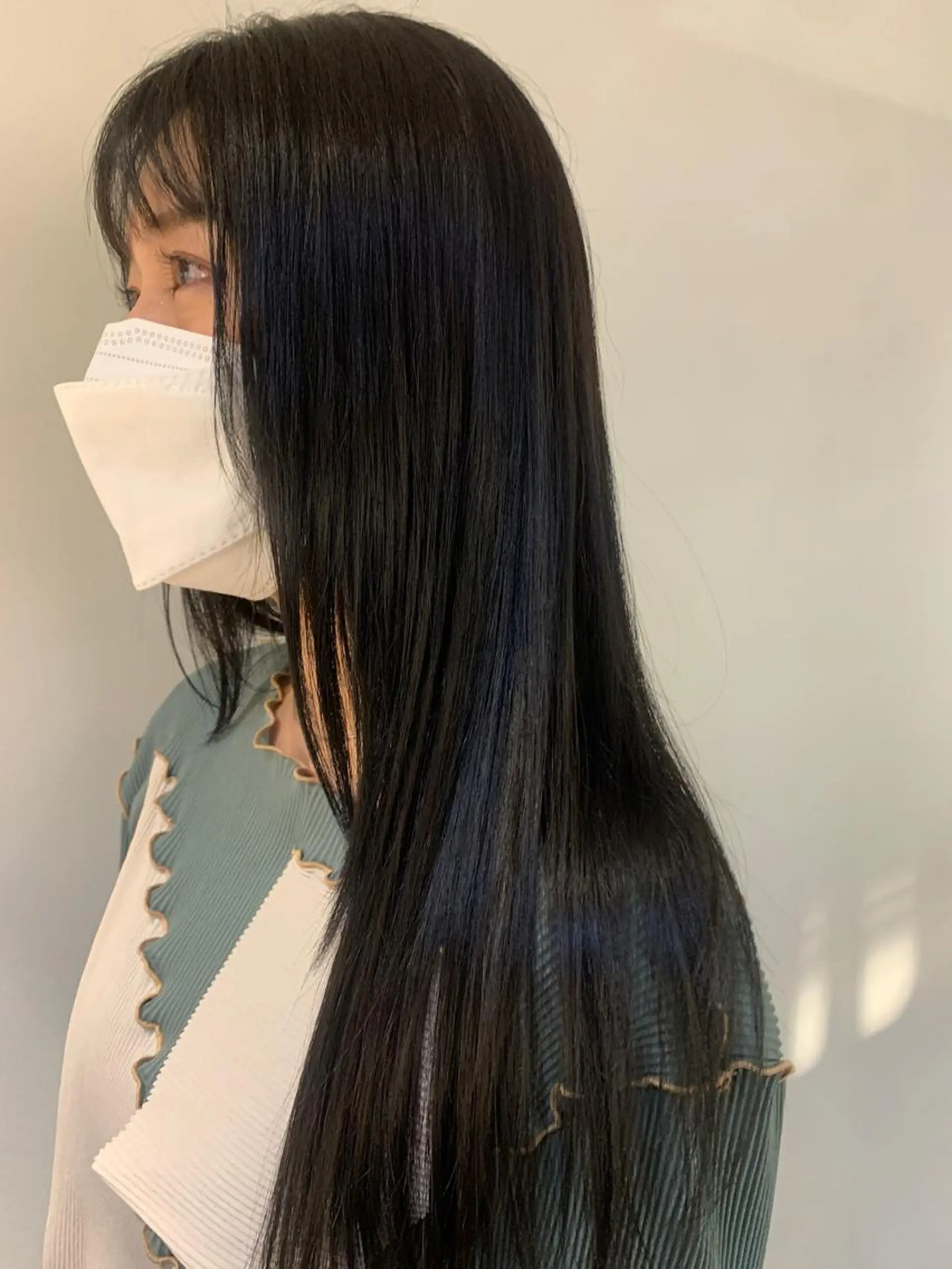 カラー 黒髪 ブルーカラー ブルーブラック ヘアカラー トリートメント 似合わせカット🫧 吉見衣生のヘアスタイル