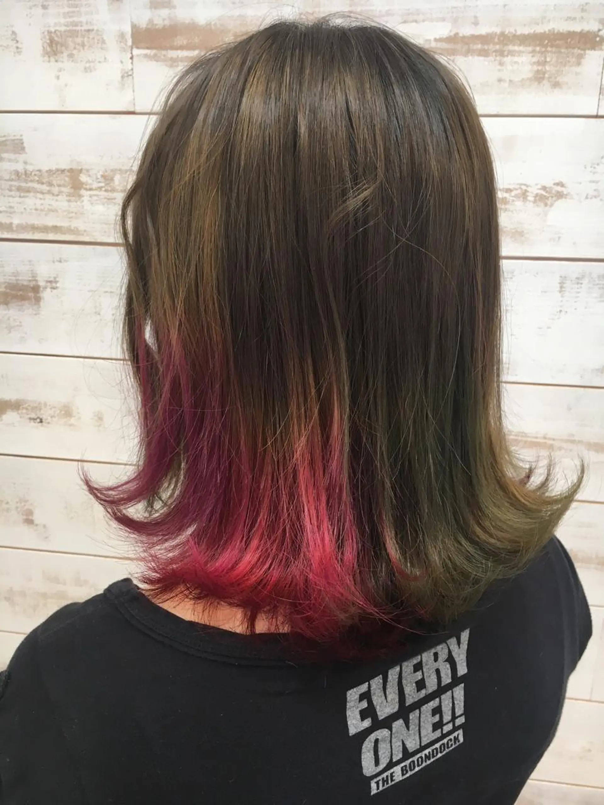 ショート ヘアカラー 二狼 (じろう)のヘアスタイル