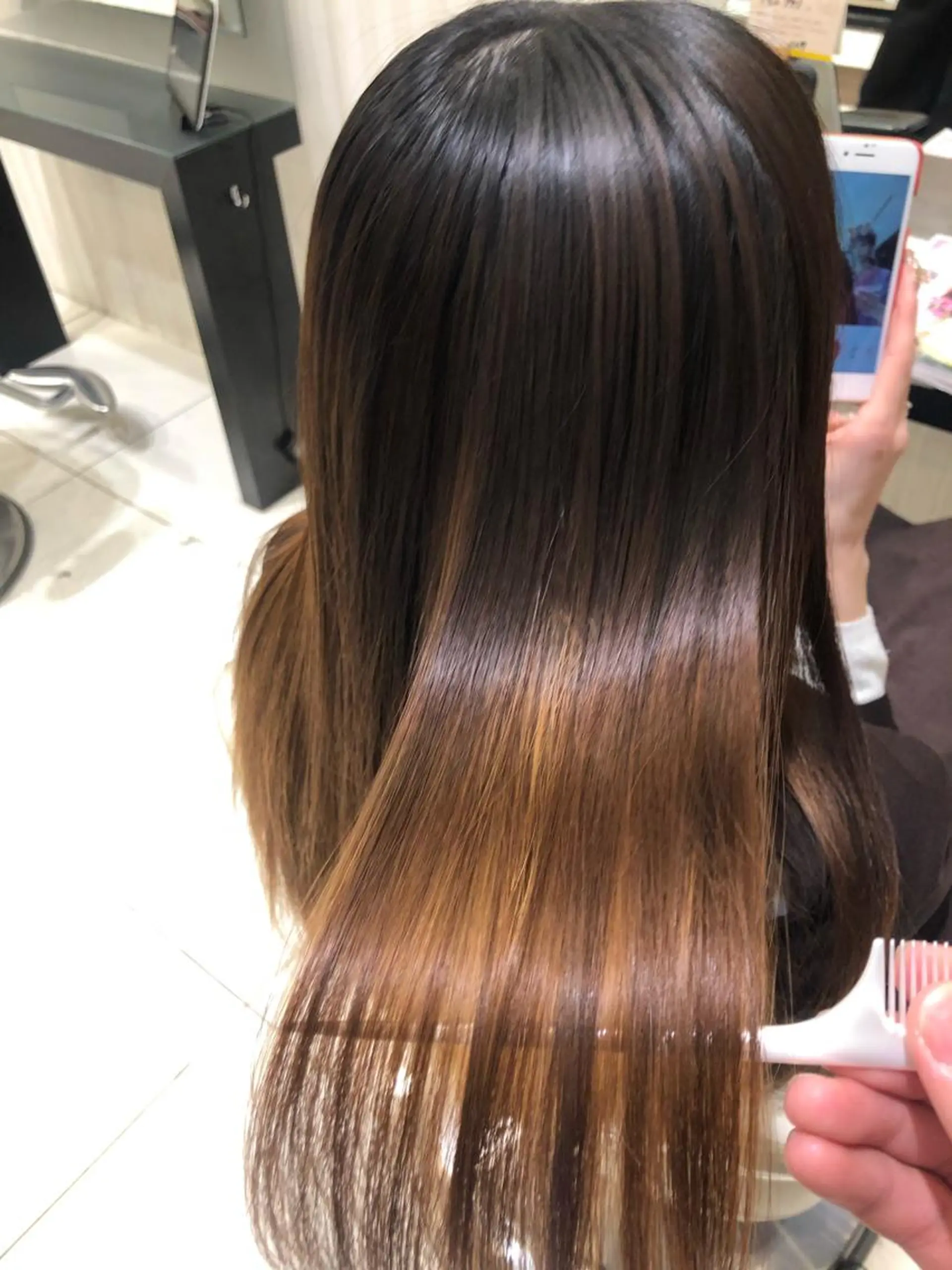 セミロング カラー パーマ 飯田 祥哉のヘアスタイル