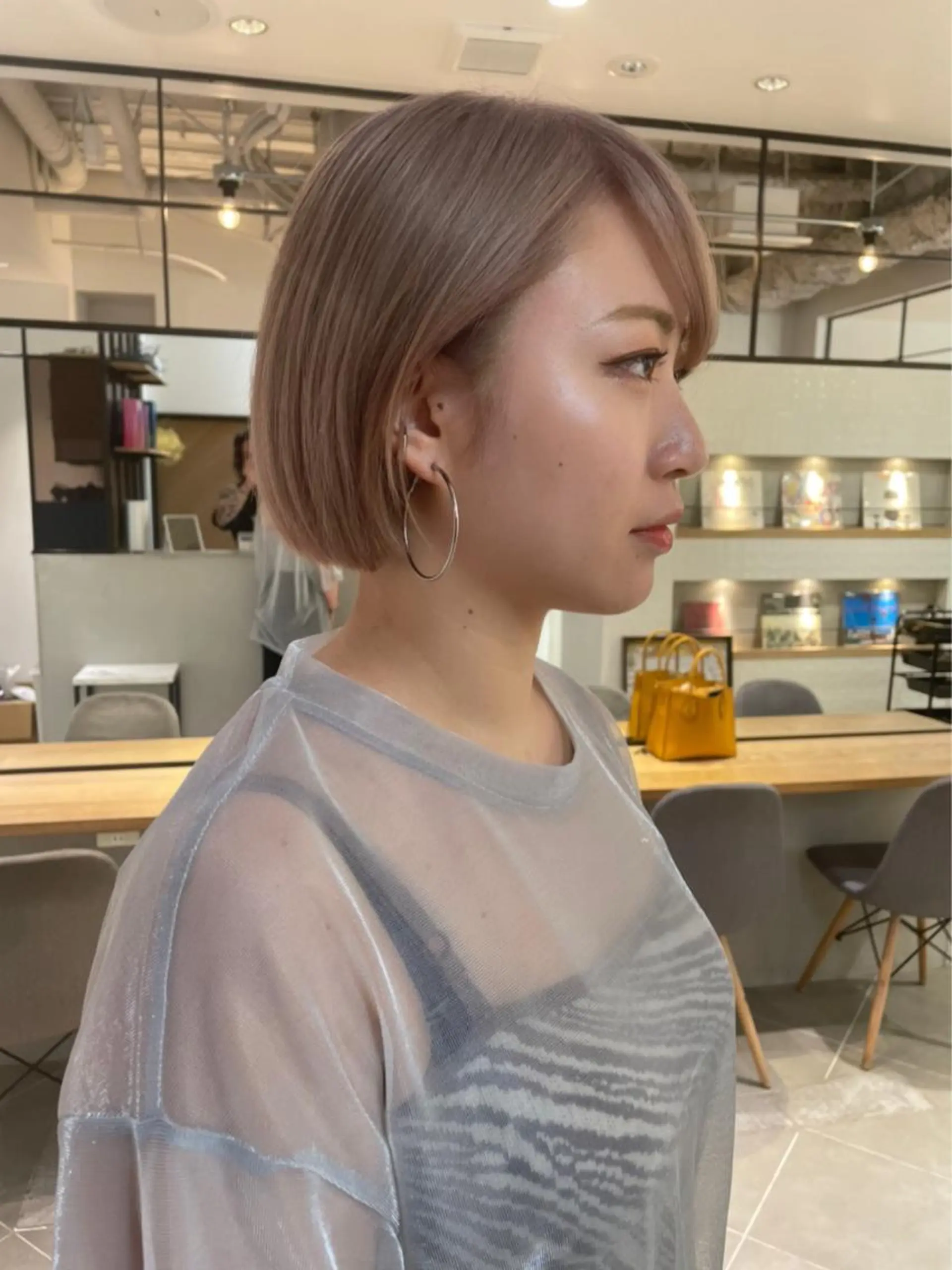 ショート カラー ベージュカラー ハイトーンカラー ホワイトベージュ カット ヘアカラー トリートメント 村上雅人 ナチュラルモードのヘアスタイル