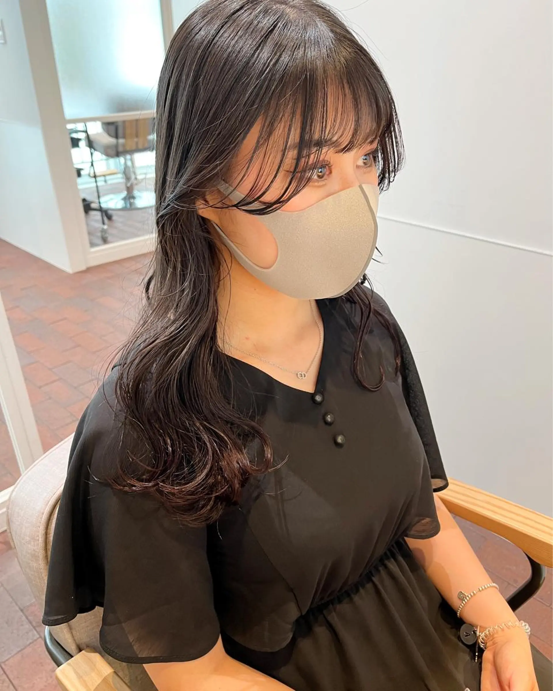 セミロング 小顔カット 片岡 由依のヘアスタイル