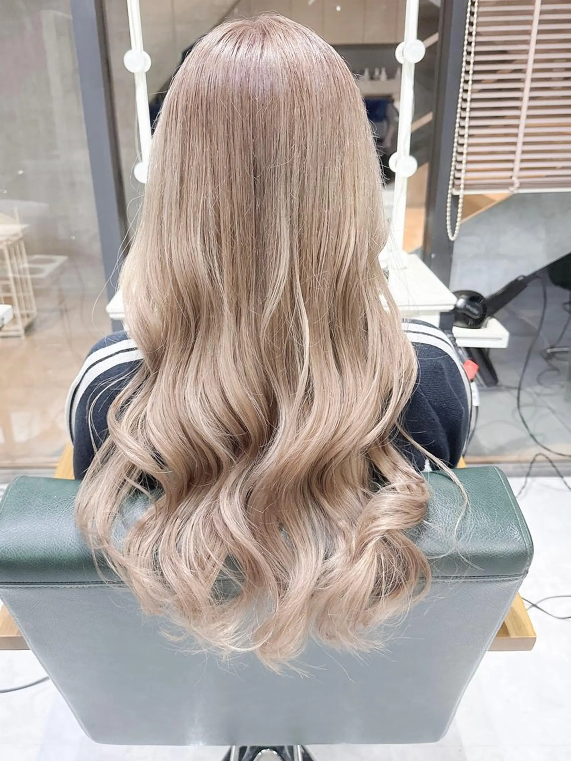 ロング カラー ヘアアレンジ ベージュカラー ハイトーンカラー ハイトーンベージュ Days 透明感カラーのヘアスタイル