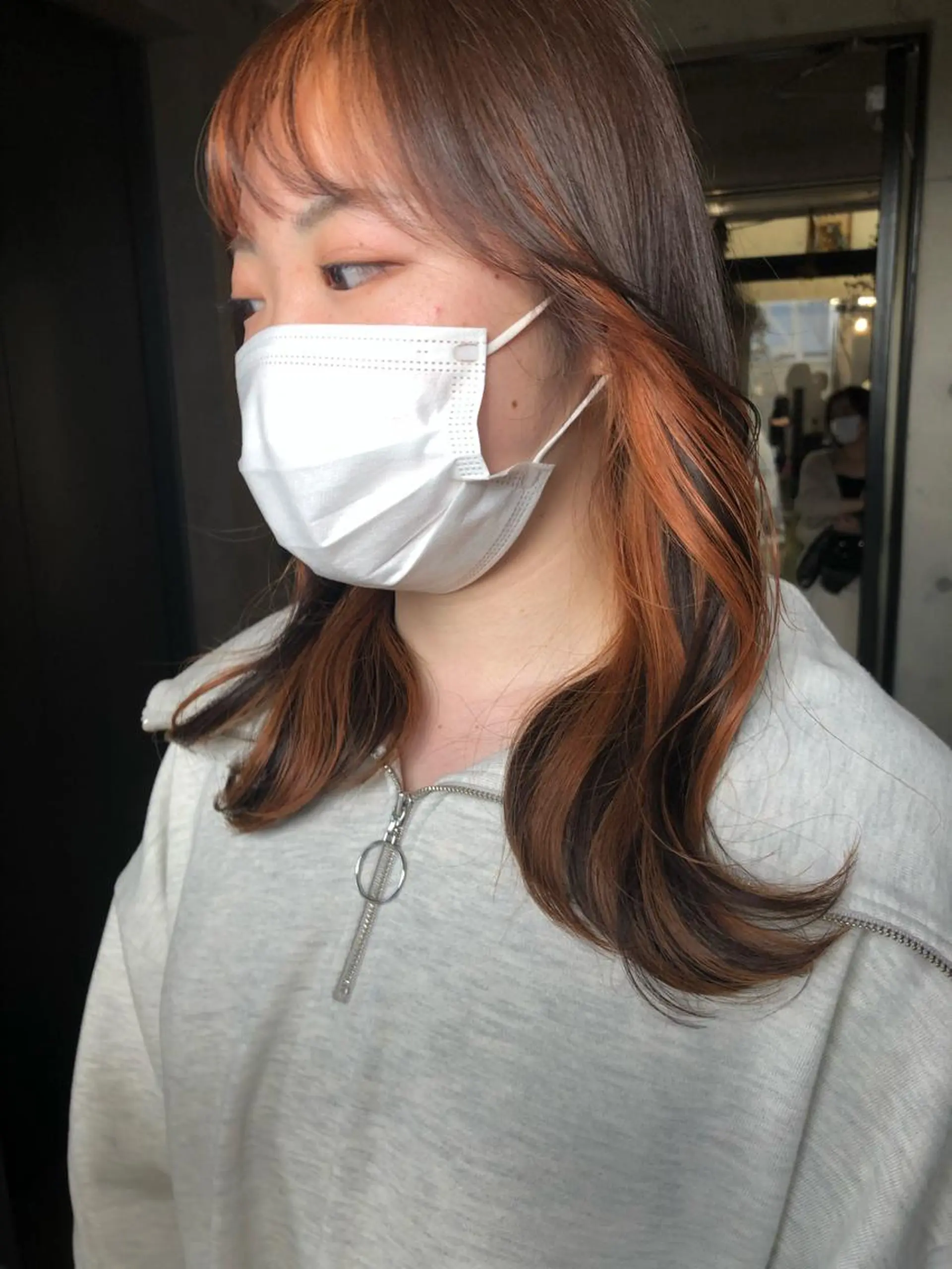 セミロング カラー インナーカラー オレンジ 卒業式のヘアスタイル トレンドヘア🌿 chinariのヘアスタイル