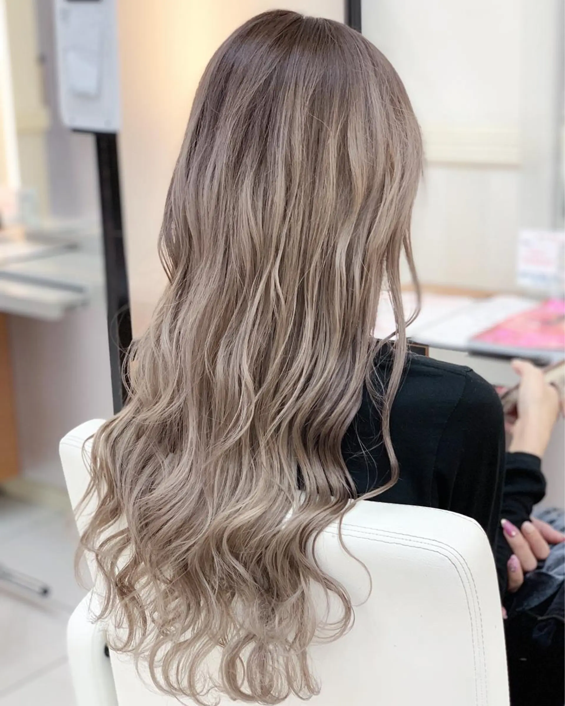ロング カラー グラデーションカラー グレージュ カット ヘアカラー ブリーチ/バレイヤ ージュ川端裕司のヘアスタイル