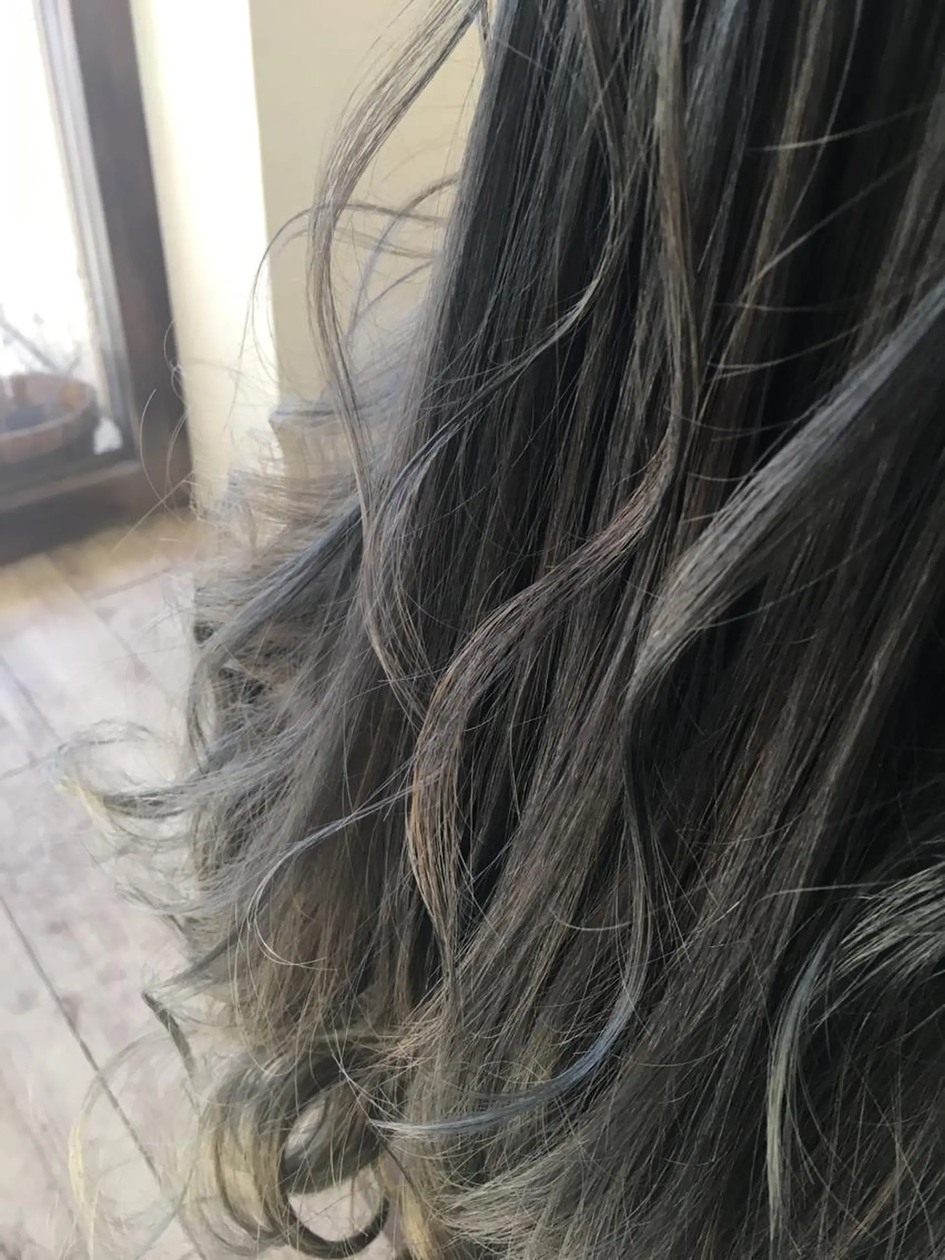 セミロング アッシュ ヘアカラー 松本 亮のヘアスタイル