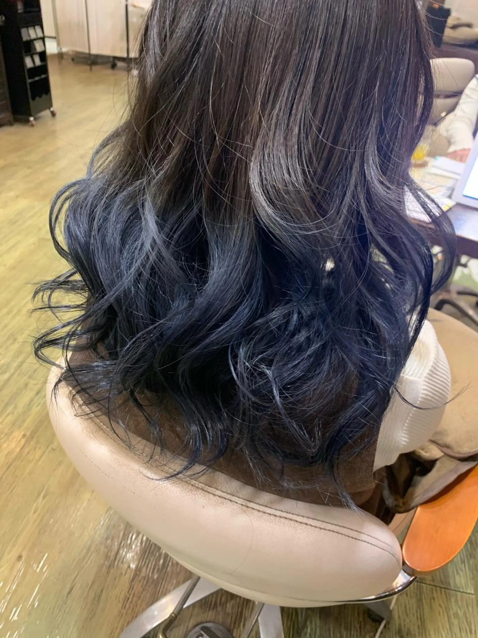 セミロング カラー グラデーションカラー 佐藤 瑚碧のヘアスタイル