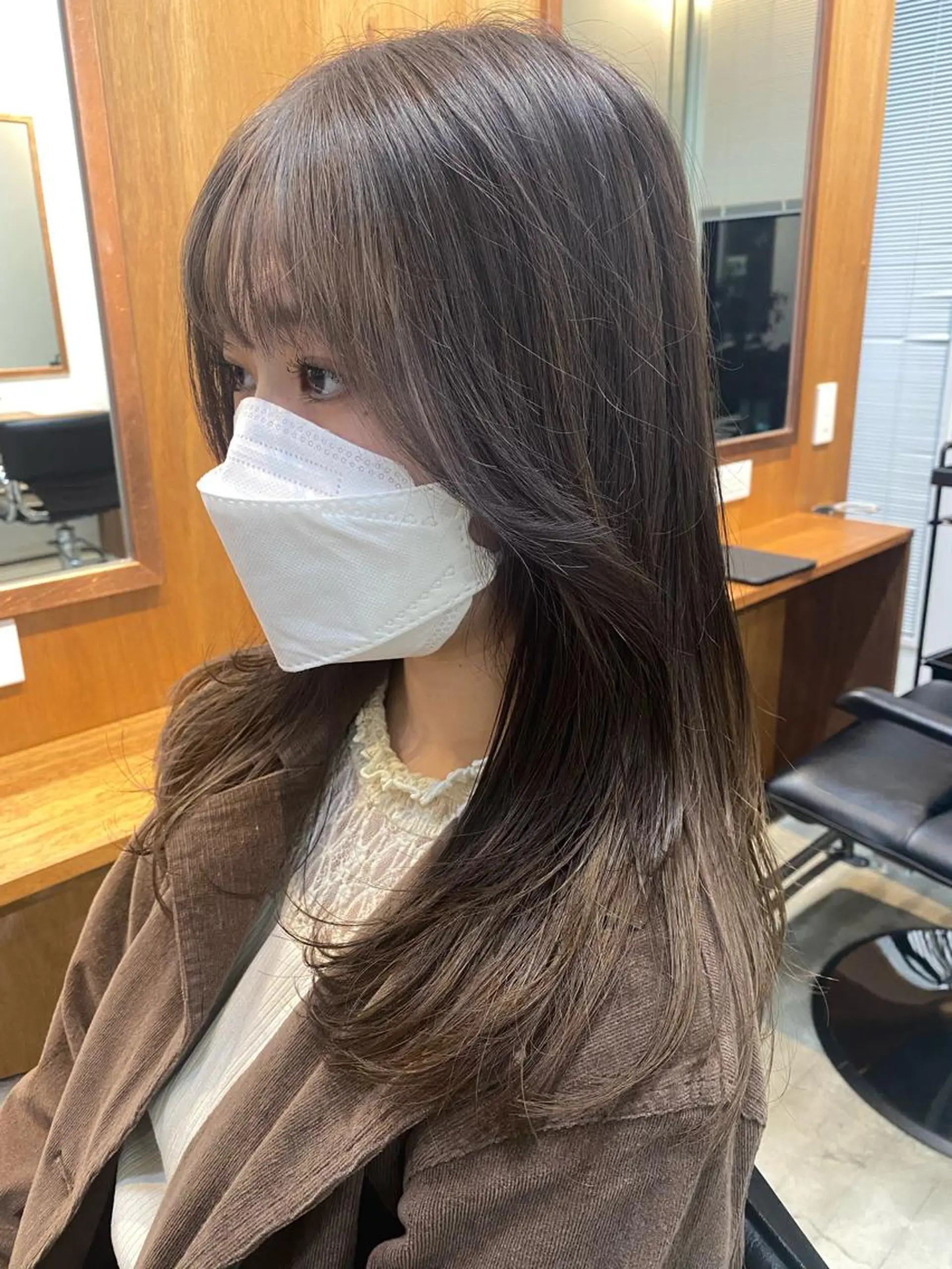 ミディアム カラー ブリーチ 透明感カラー グレージュ 砂原 ひよりのヘアスタイル