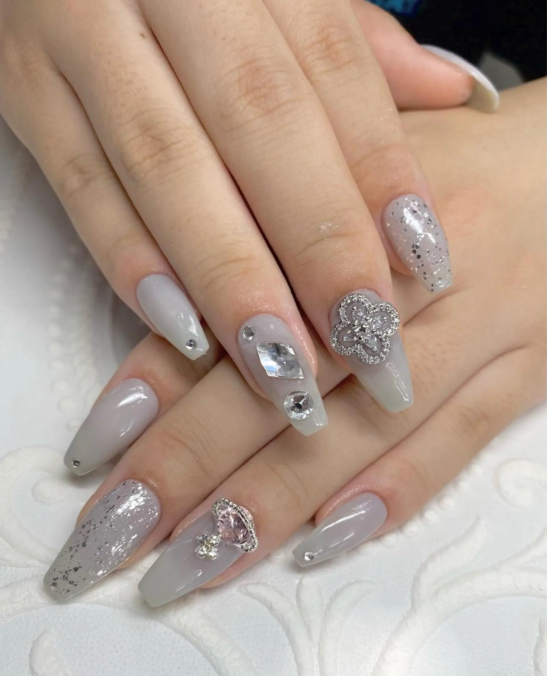 ミディアム ネイル ラメ(グリッター) 持ち込み ストーンネイル ハンドネイル LUNE NAILのその他イメージ