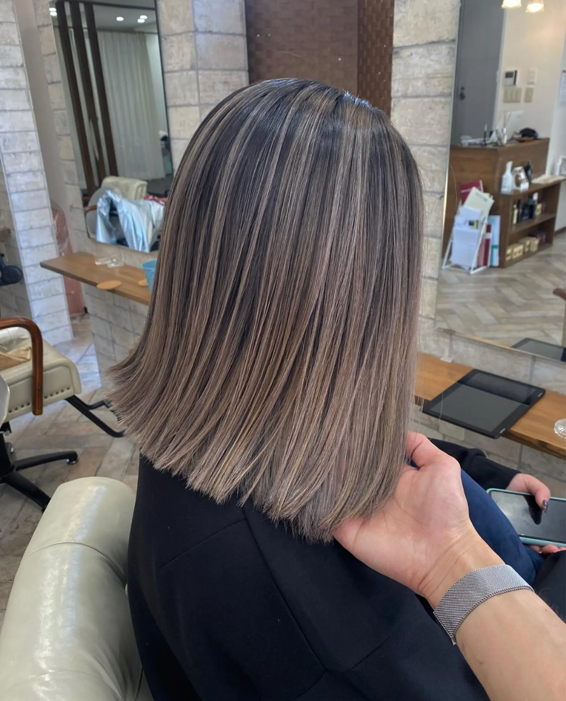 セミロング カラー パーマ ヘアアレンジ メンズ キッズ ネイル マツエク・マツパ カット ヘアカラー ハイライト、レイヤー カット/西梅田/中西のヘアスタイル