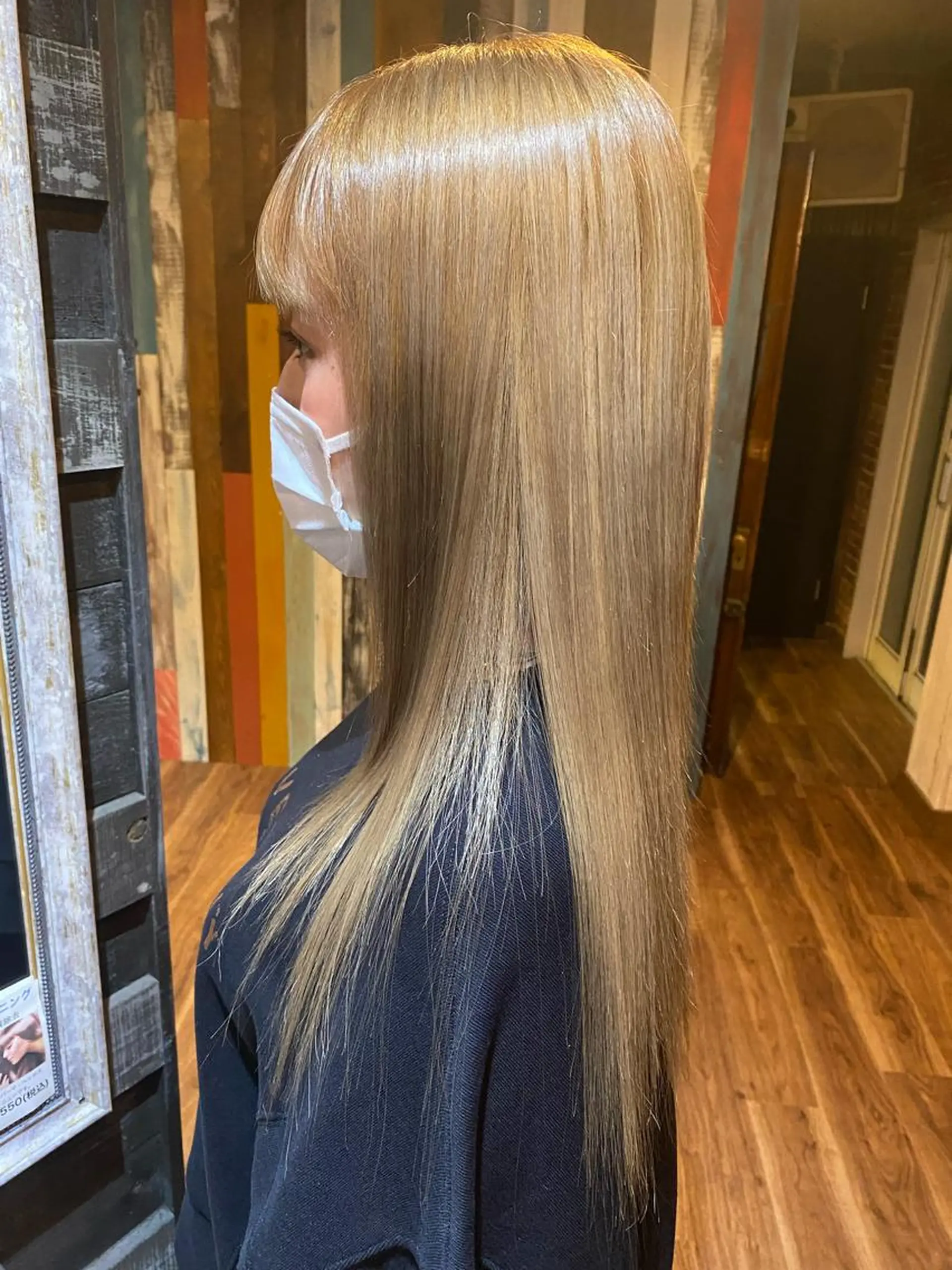 セミロング カラー ベージュカラー ブリーチ グラデーションカラー ホワイトベージュ ハイライト/インナー /ブリーチ/レイヤーのヘアスタイル