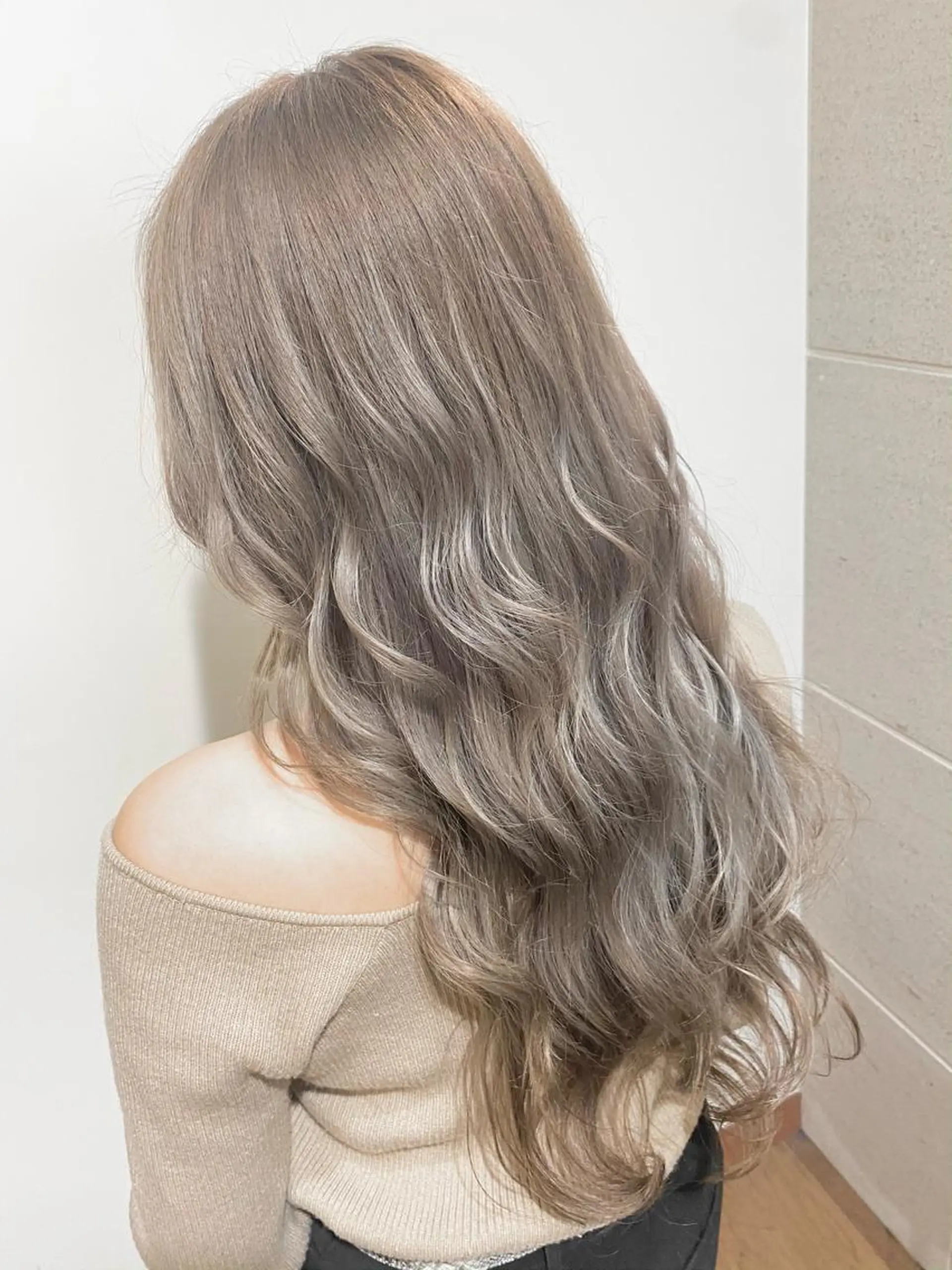 ロング カラー グレージュ シルバー シルバーグレージュ ヘアカラー トリートメント 💓シールエクステ ルミエールのヘアスタイル