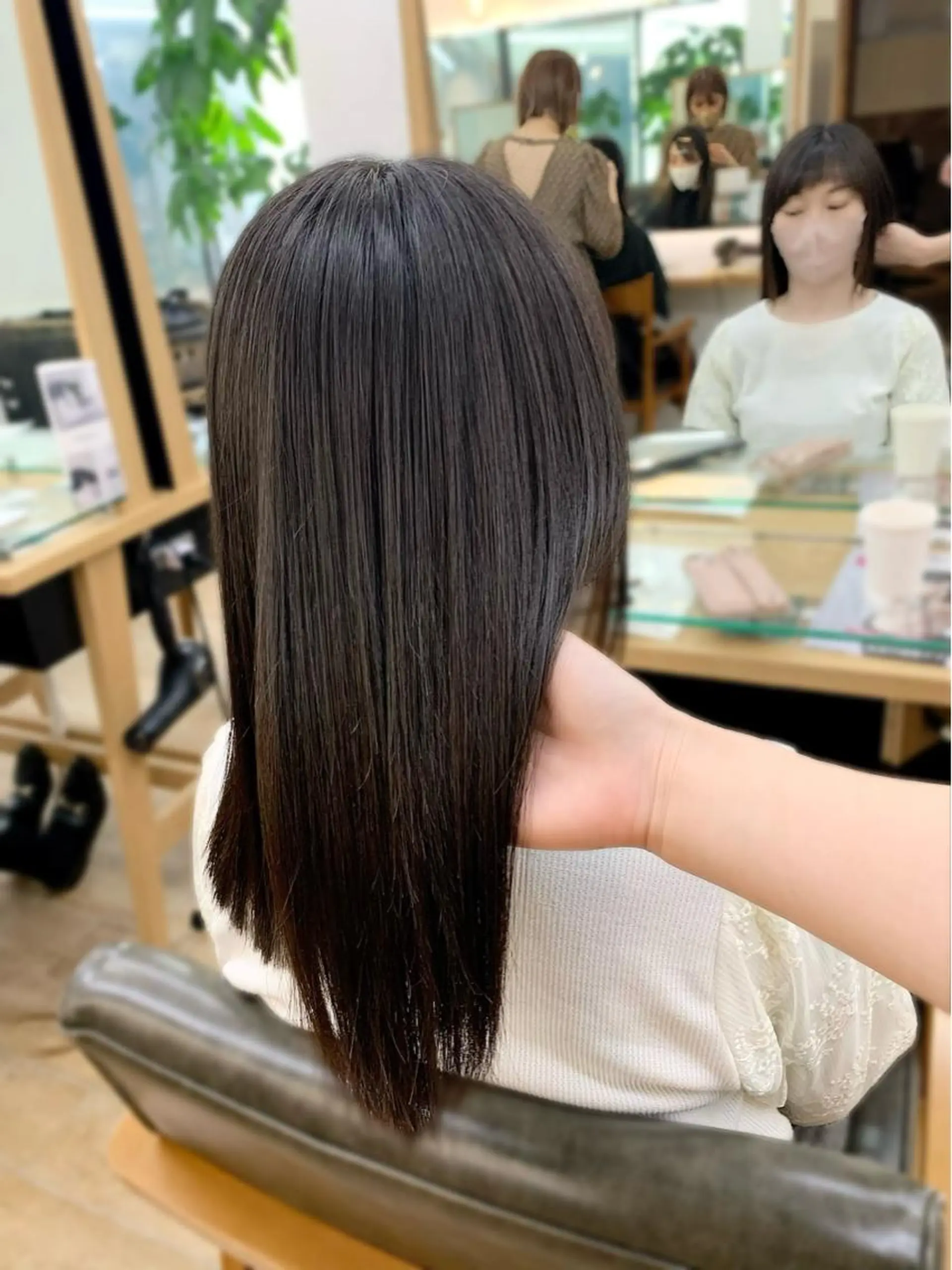 セミロング カラー パーマ ヘアアレンジ メンズ キッズ ネイル マツエク・マツパ アイブロウ カット 縮毛矯正 レイヤーカット 🌿透け感カラーのヘアスタイル